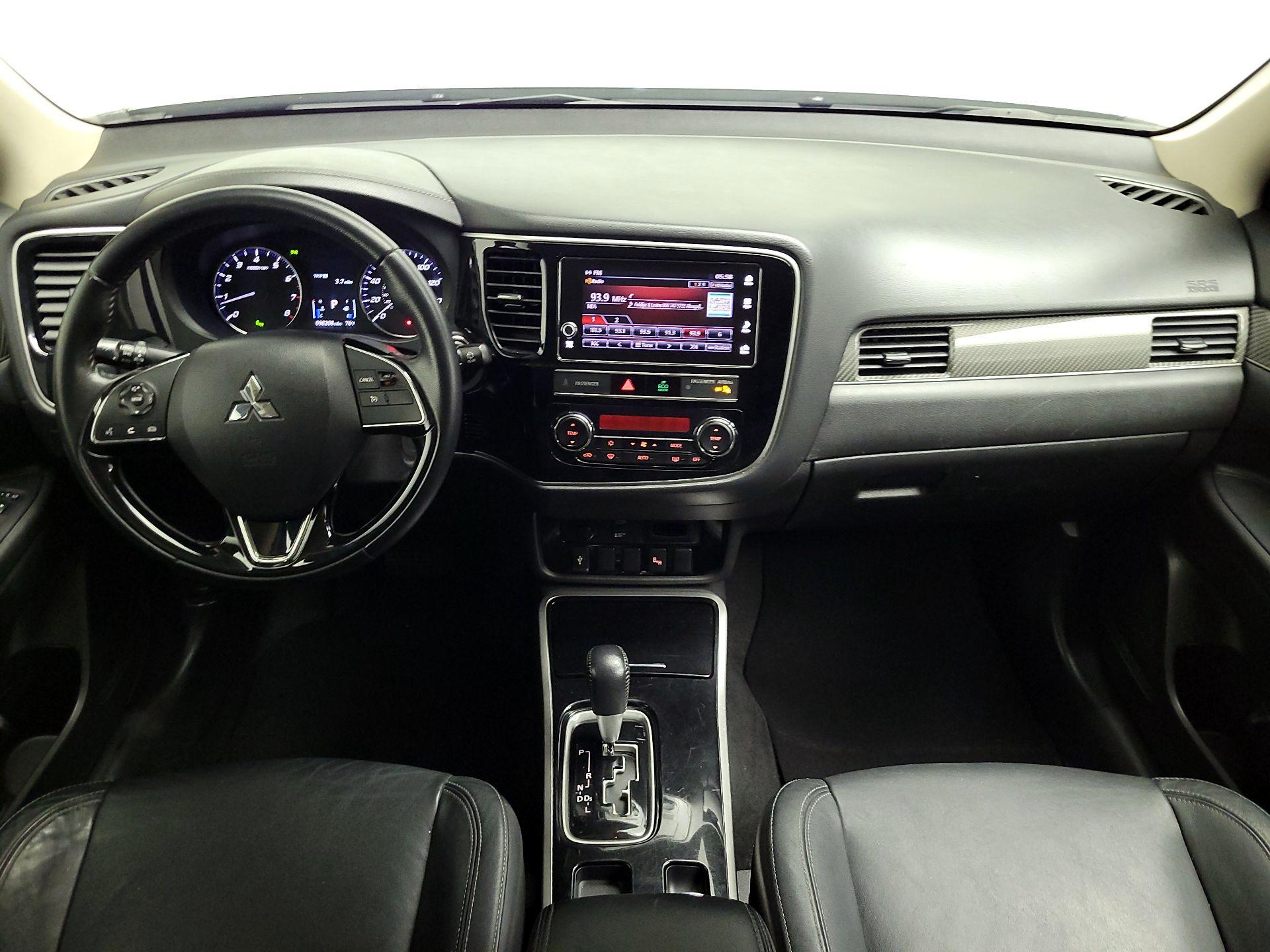 Thumbnail: 2019 Mitsubishi Outlander - 9
