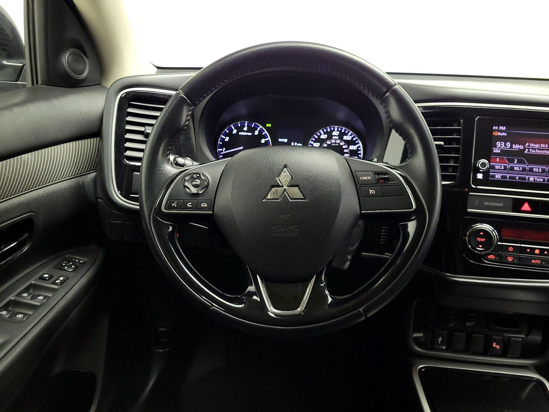 Thumbnail: 2019 Mitsubishi Outlander - 10