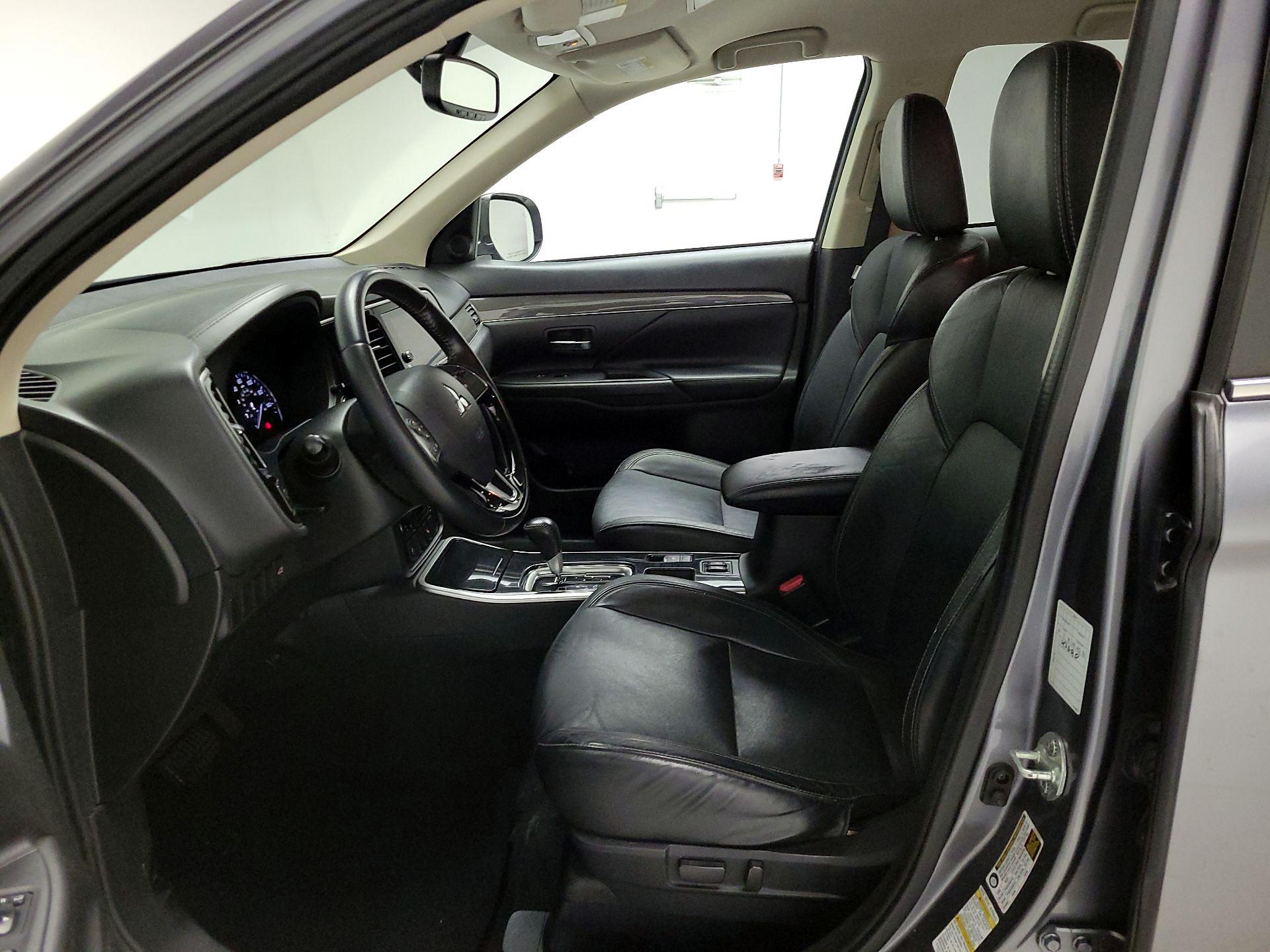 Thumbnail: 2019 Mitsubishi Outlander - 11