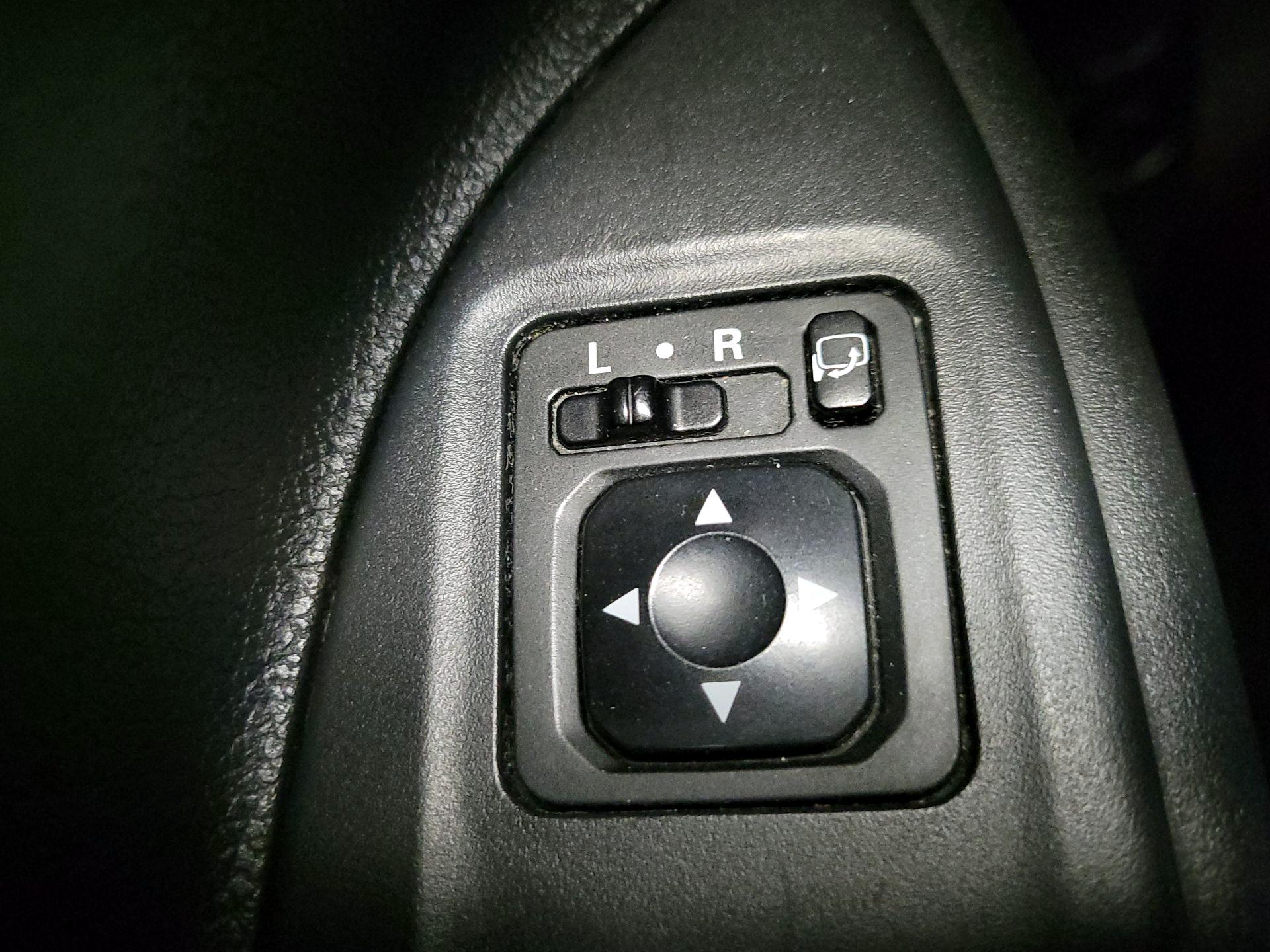 Thumbnail: 2019 Mitsubishi Outlander - 13