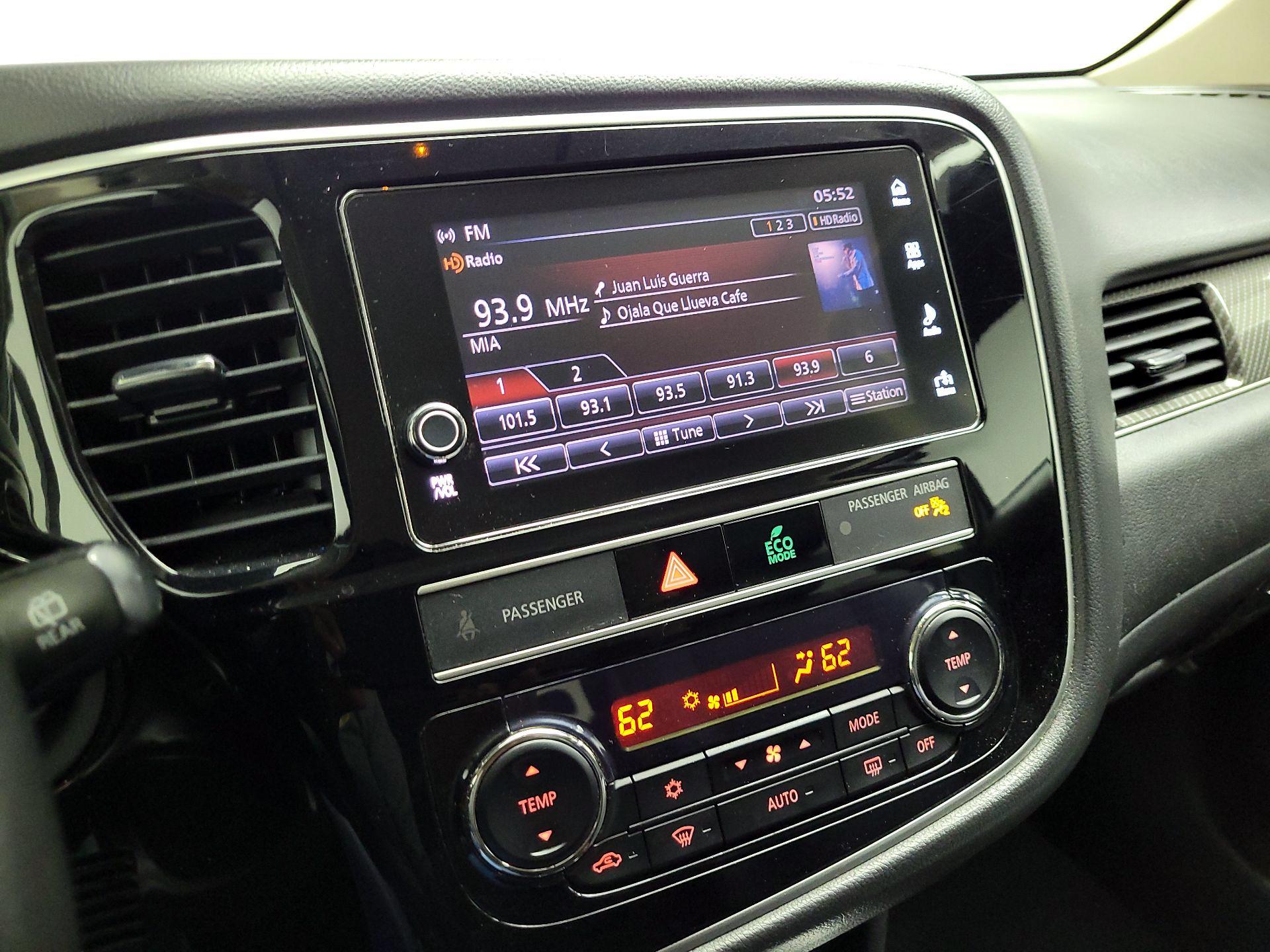 Thumbnail: 2019 Mitsubishi Outlander - 15