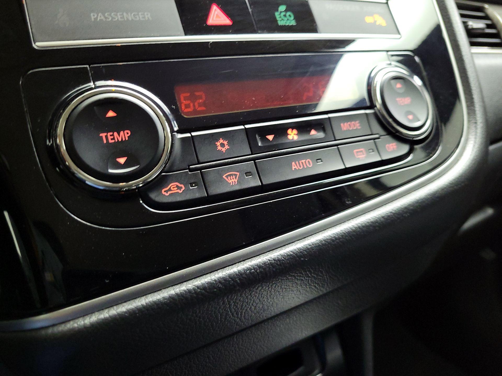 Thumbnail: 2019 Mitsubishi Outlander - 16