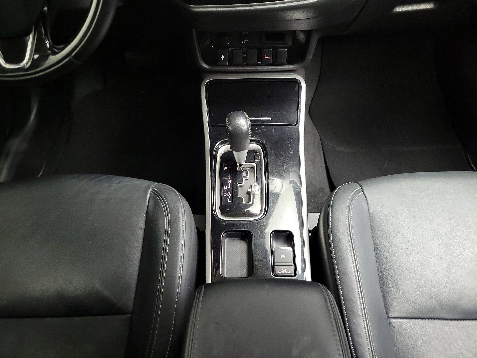 Thumbnail: 2019 Mitsubishi Outlander - 17