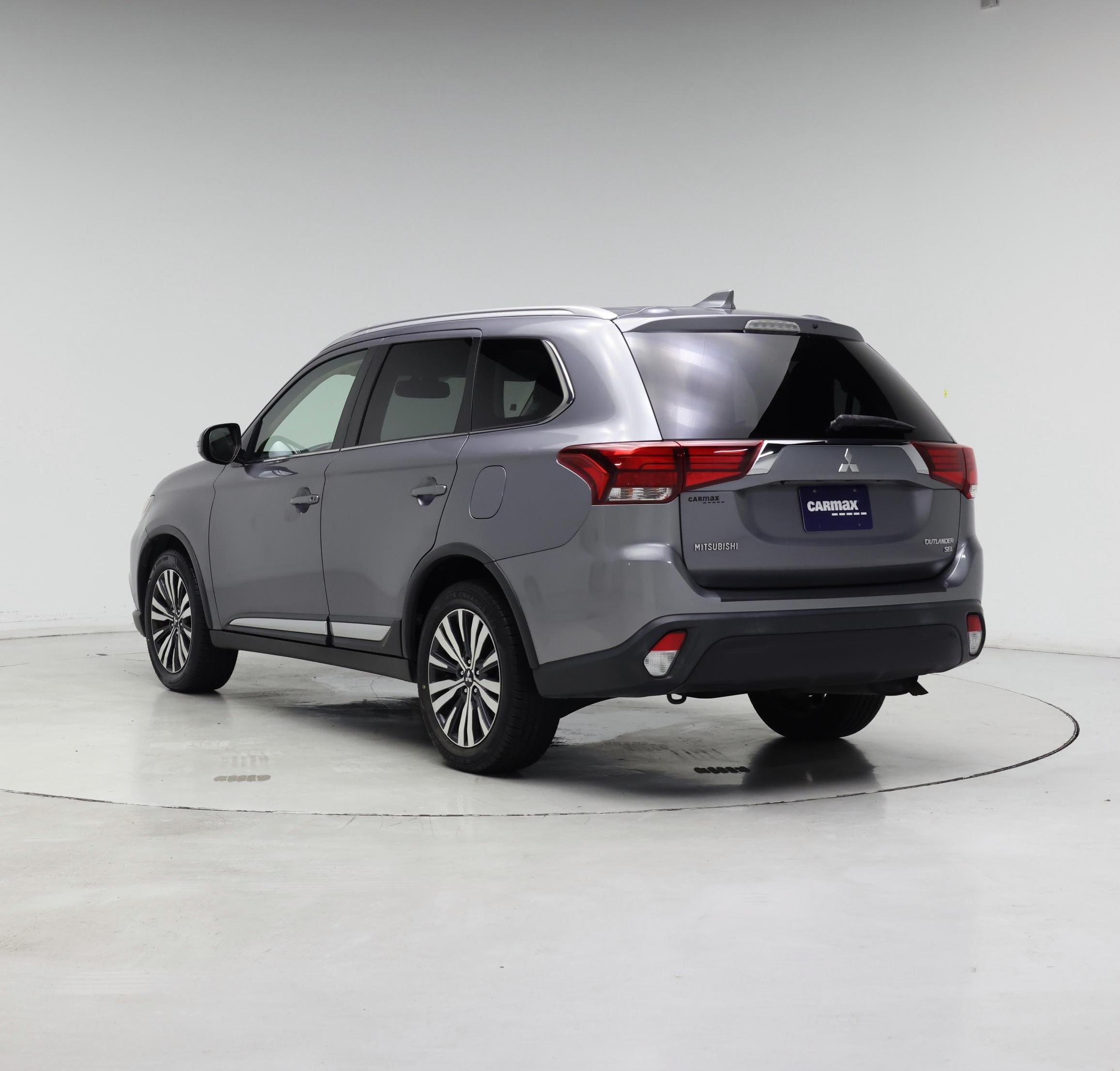 Thumbnail: 2019 Mitsubishi Outlander - 2