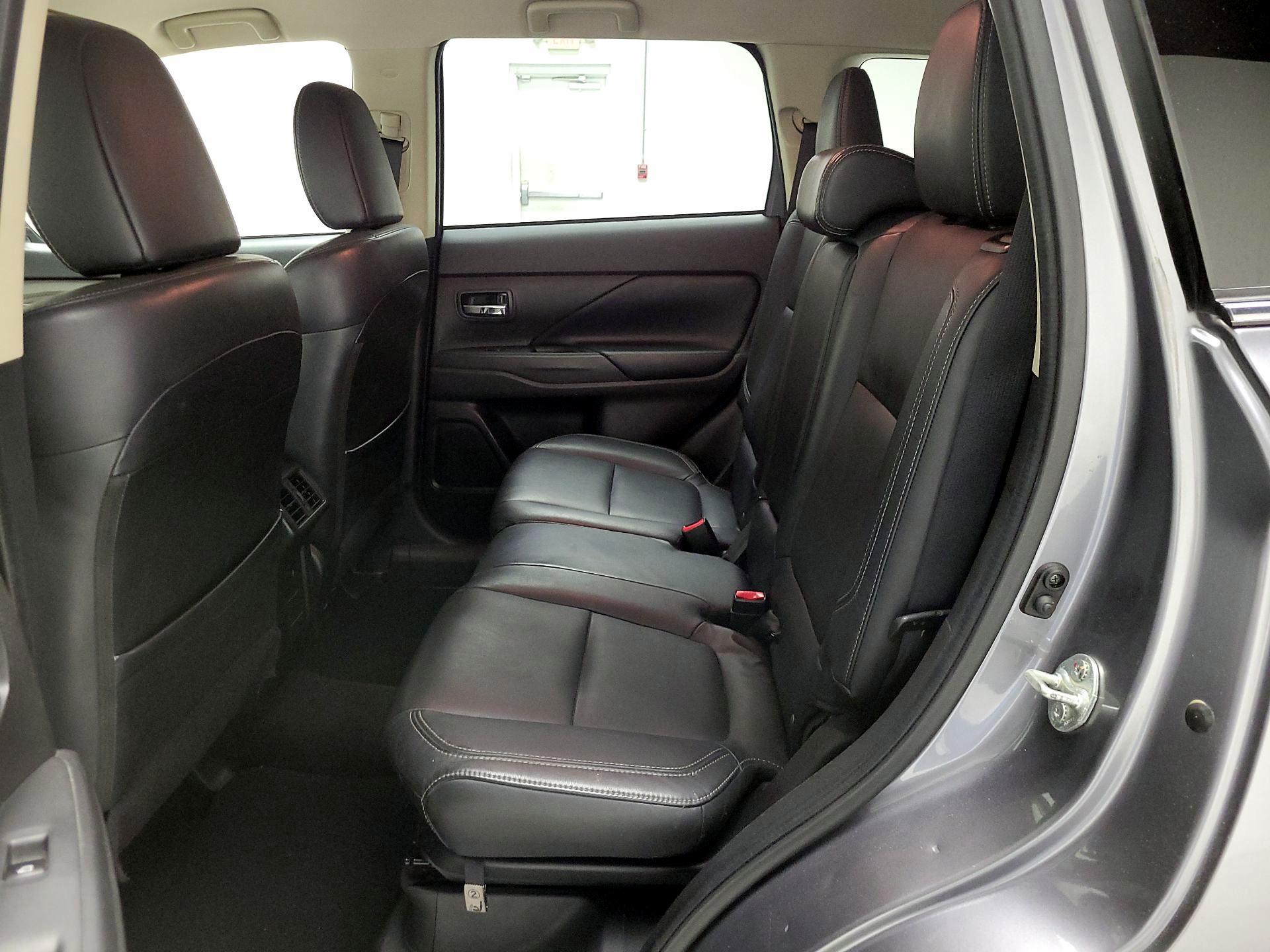 Thumbnail: 2019 Mitsubishi Outlander - 19