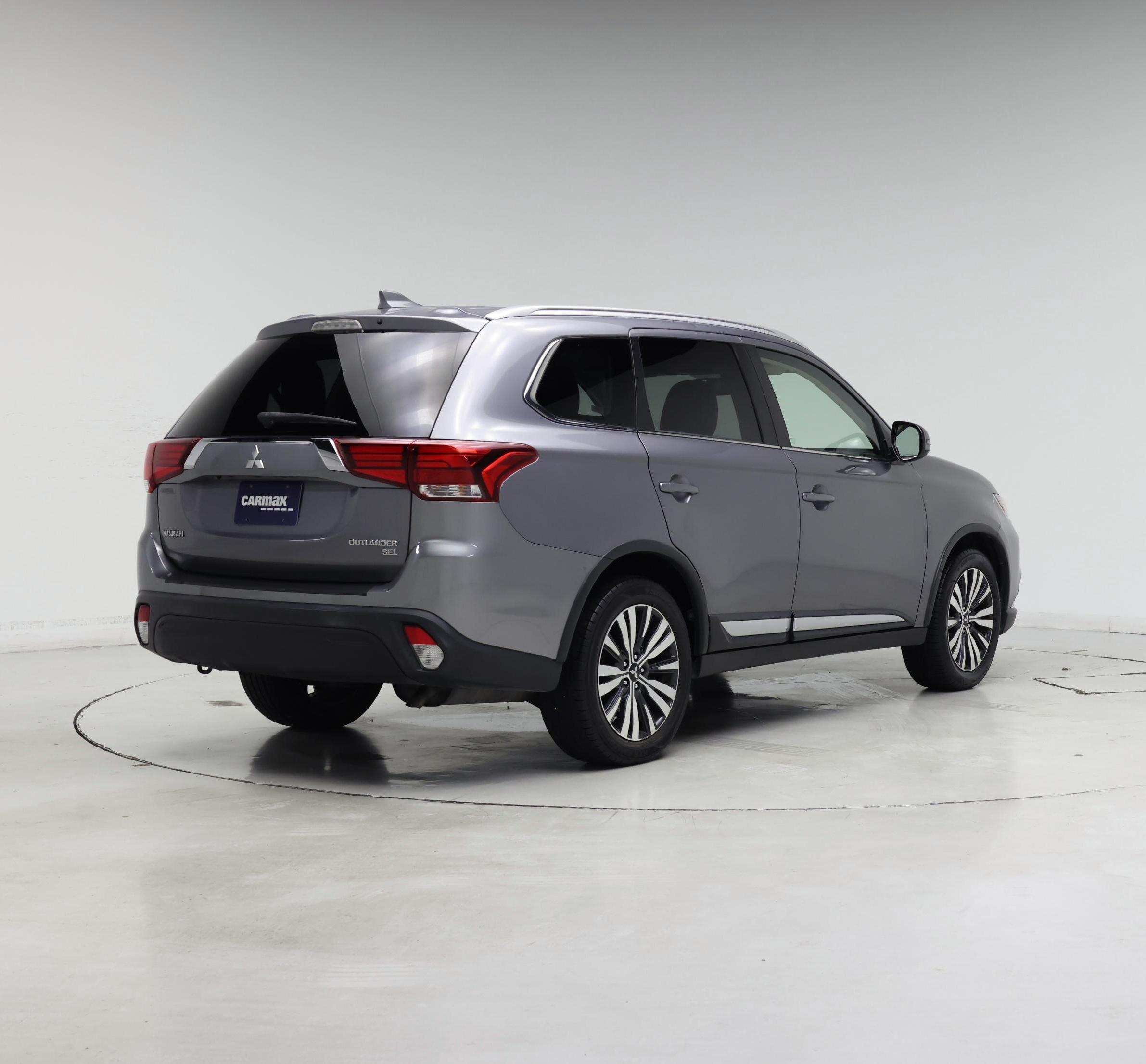 Thumbnail: 2019 Mitsubishi Outlander - 8