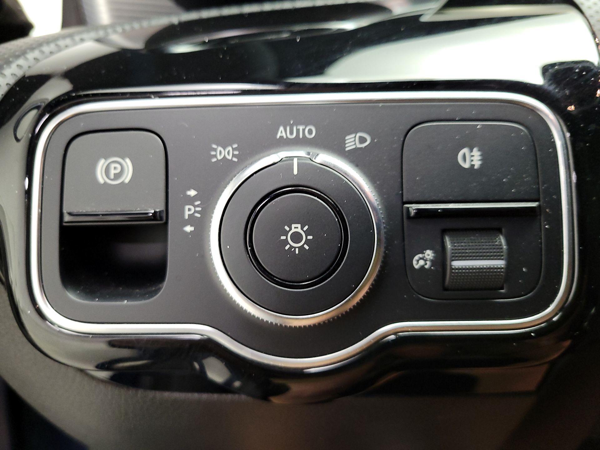 Thumbnail: 2019 Mercedes-Benz A-Class - 13