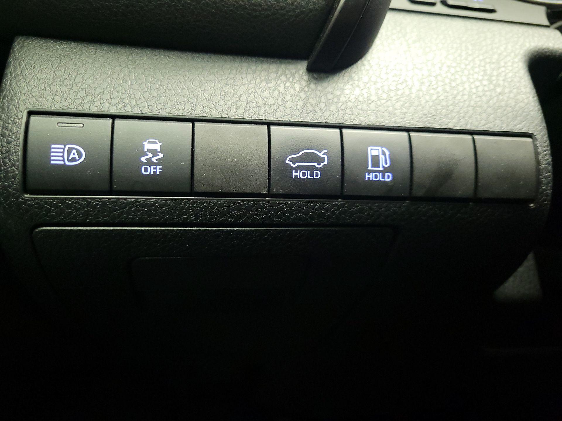 Thumbnail: 2019 Toyota Camry - 13