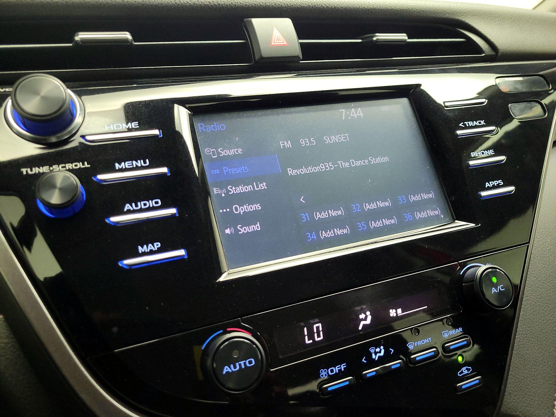 Thumbnail: 2019 Toyota Camry - 15