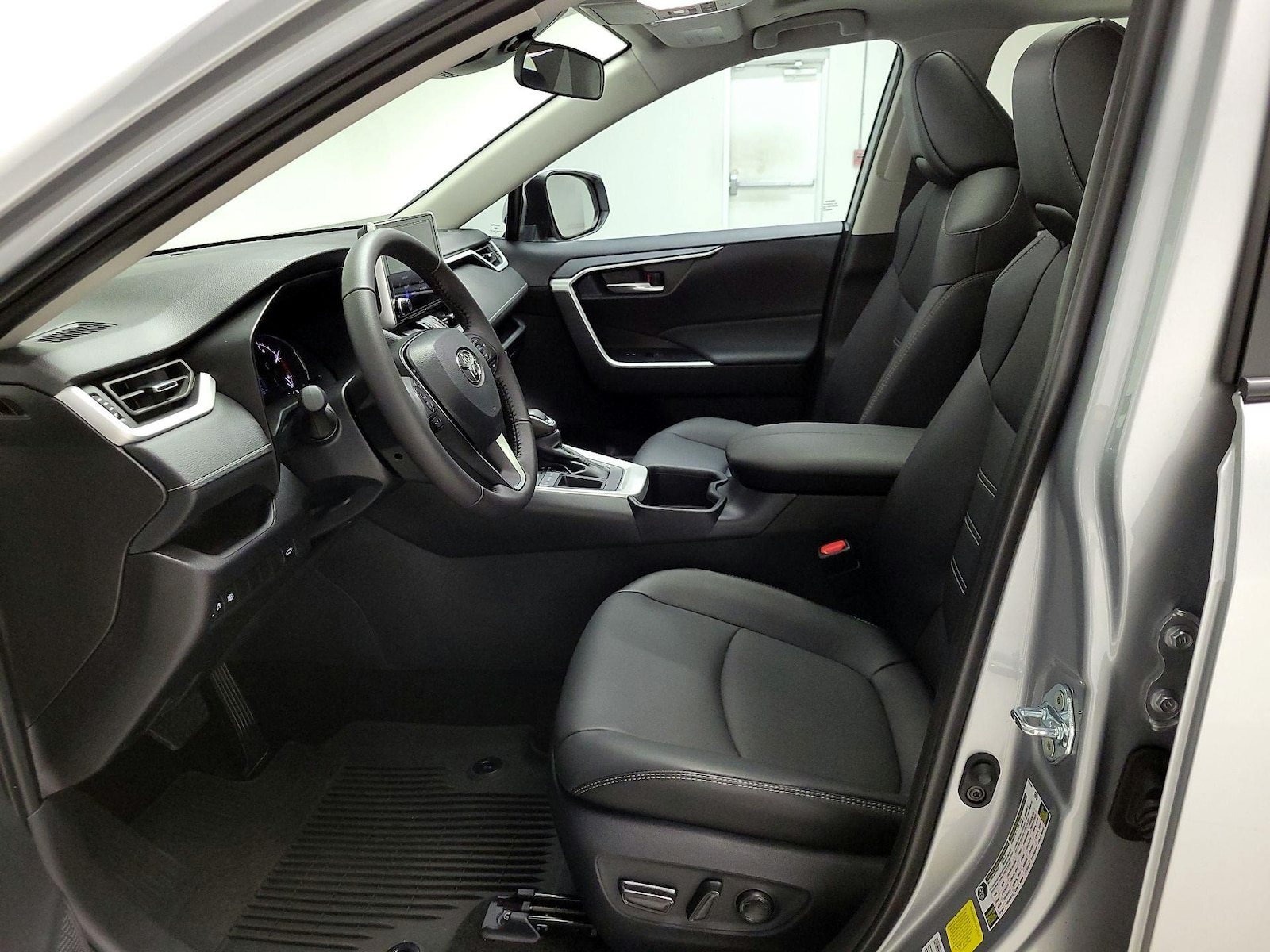 2025 Toyota RAV4 XLE Premium - Photo 12