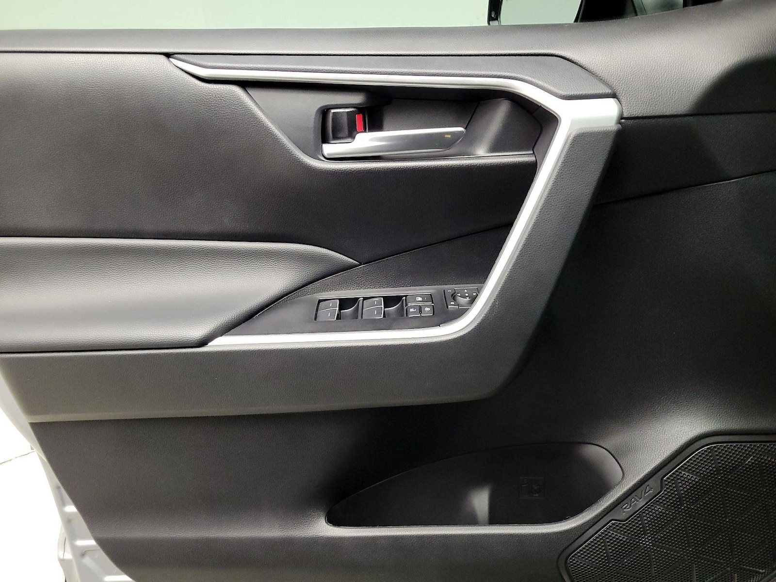 2025 Toyota RAV4 XLE Premium - Photo 13