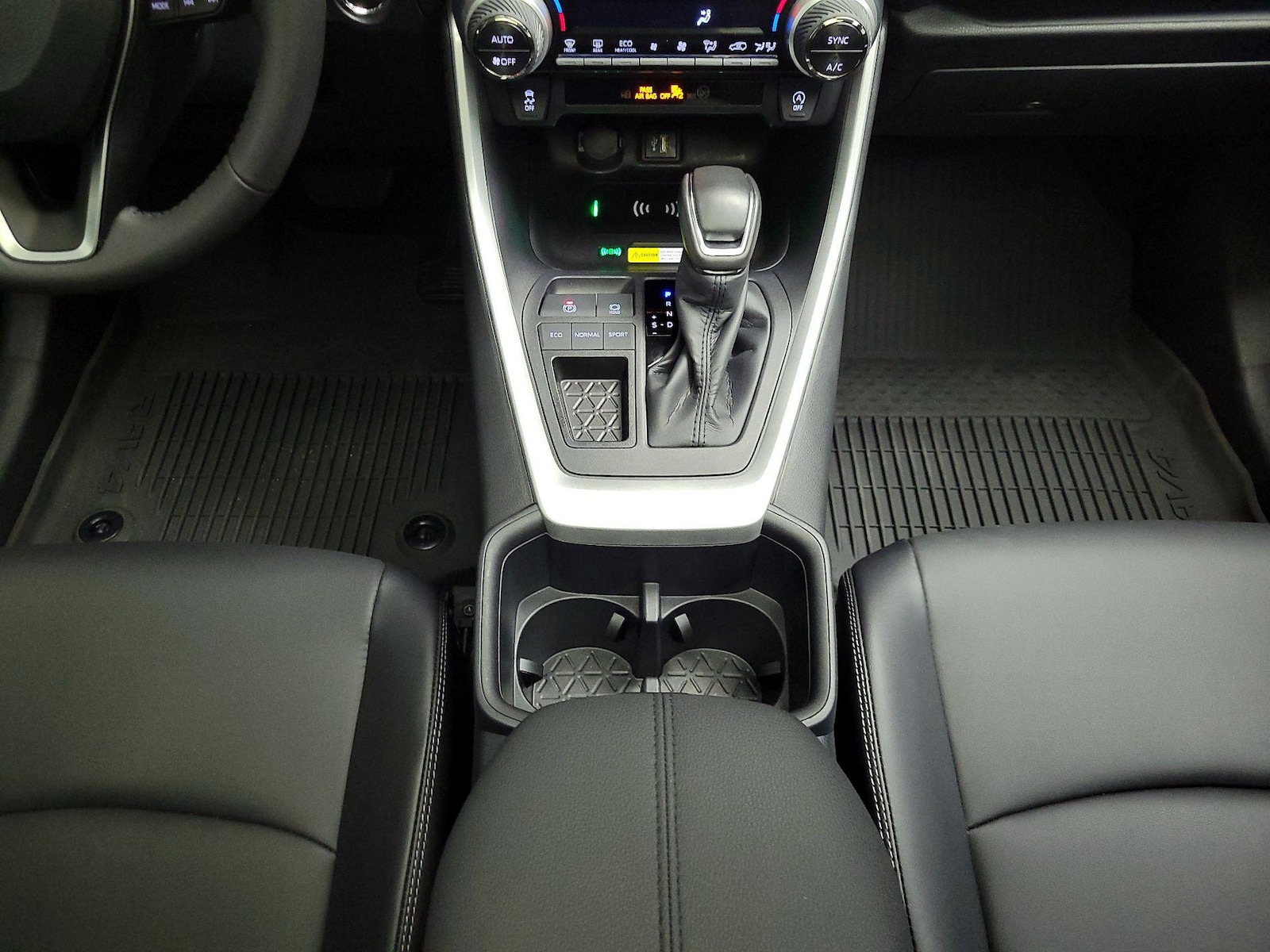 2025 Toyota RAV4 XLE Premium - Photo 19