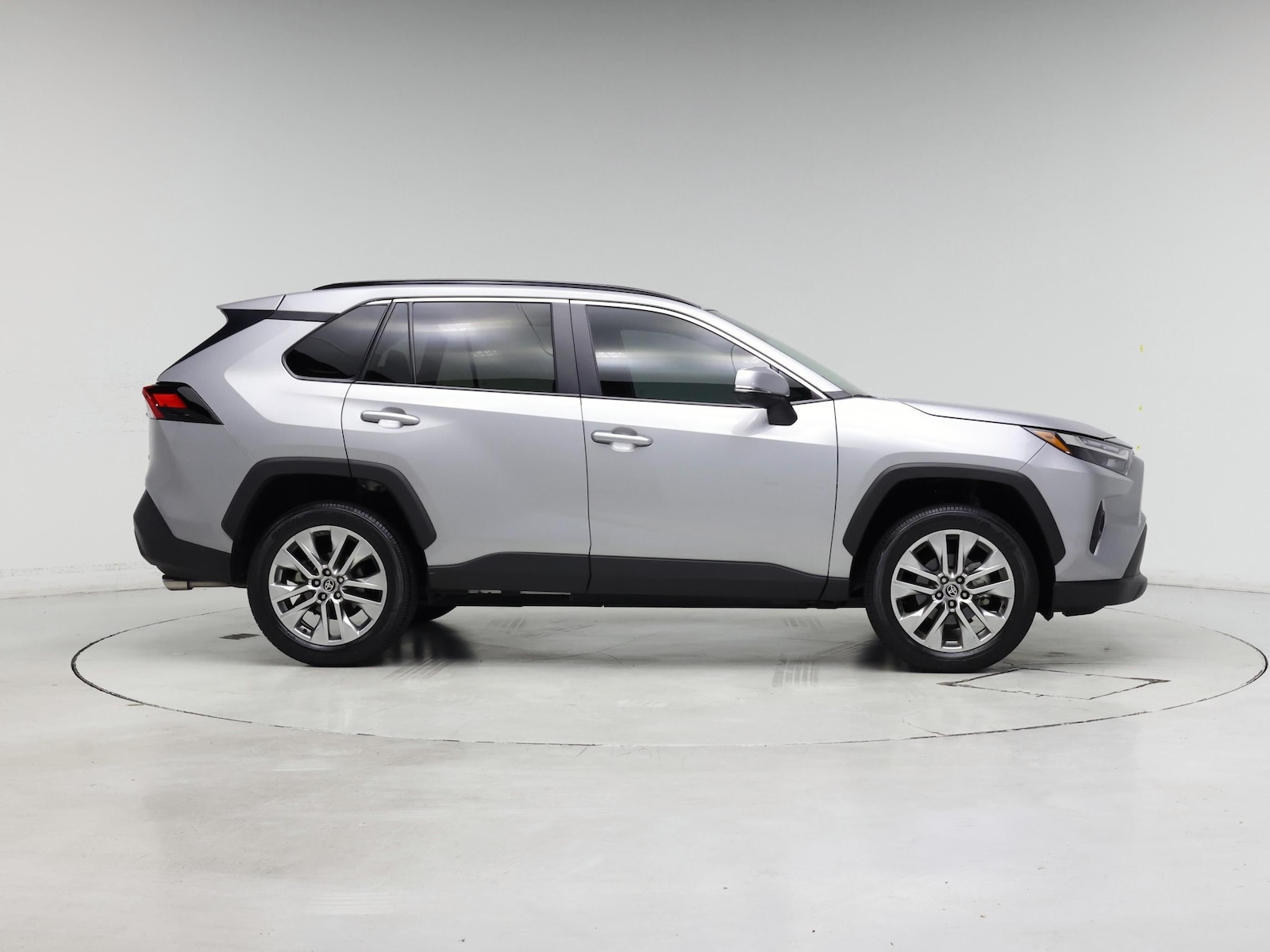 2025 Toyota RAV4 XLE Premium - Photo 8