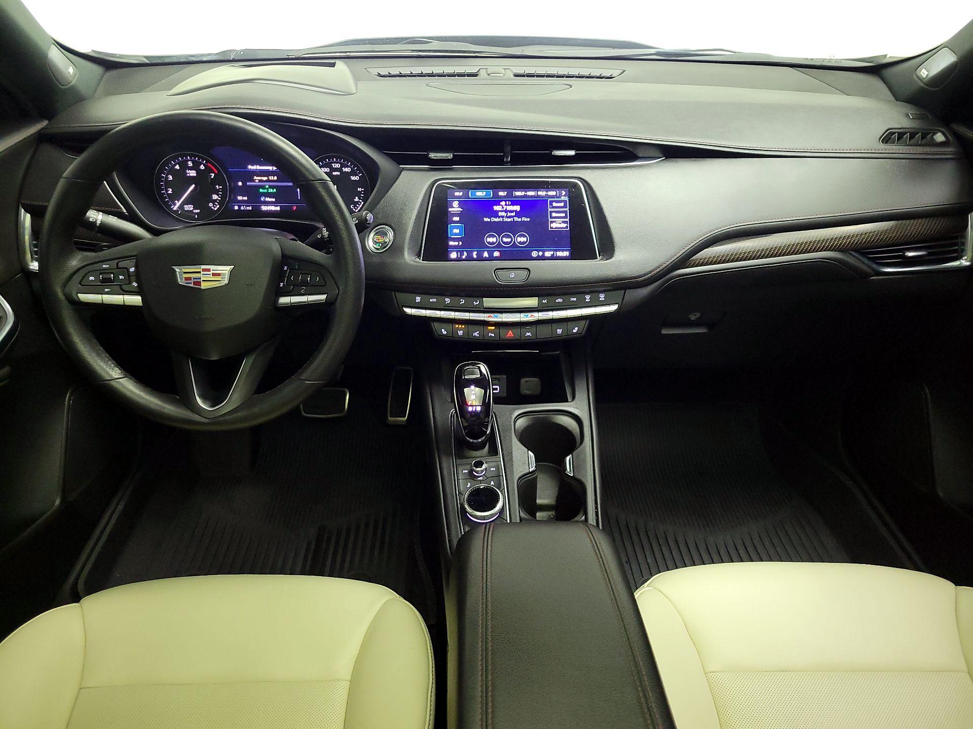 Thumbnail: 2022 Cadillac XT4 - 9