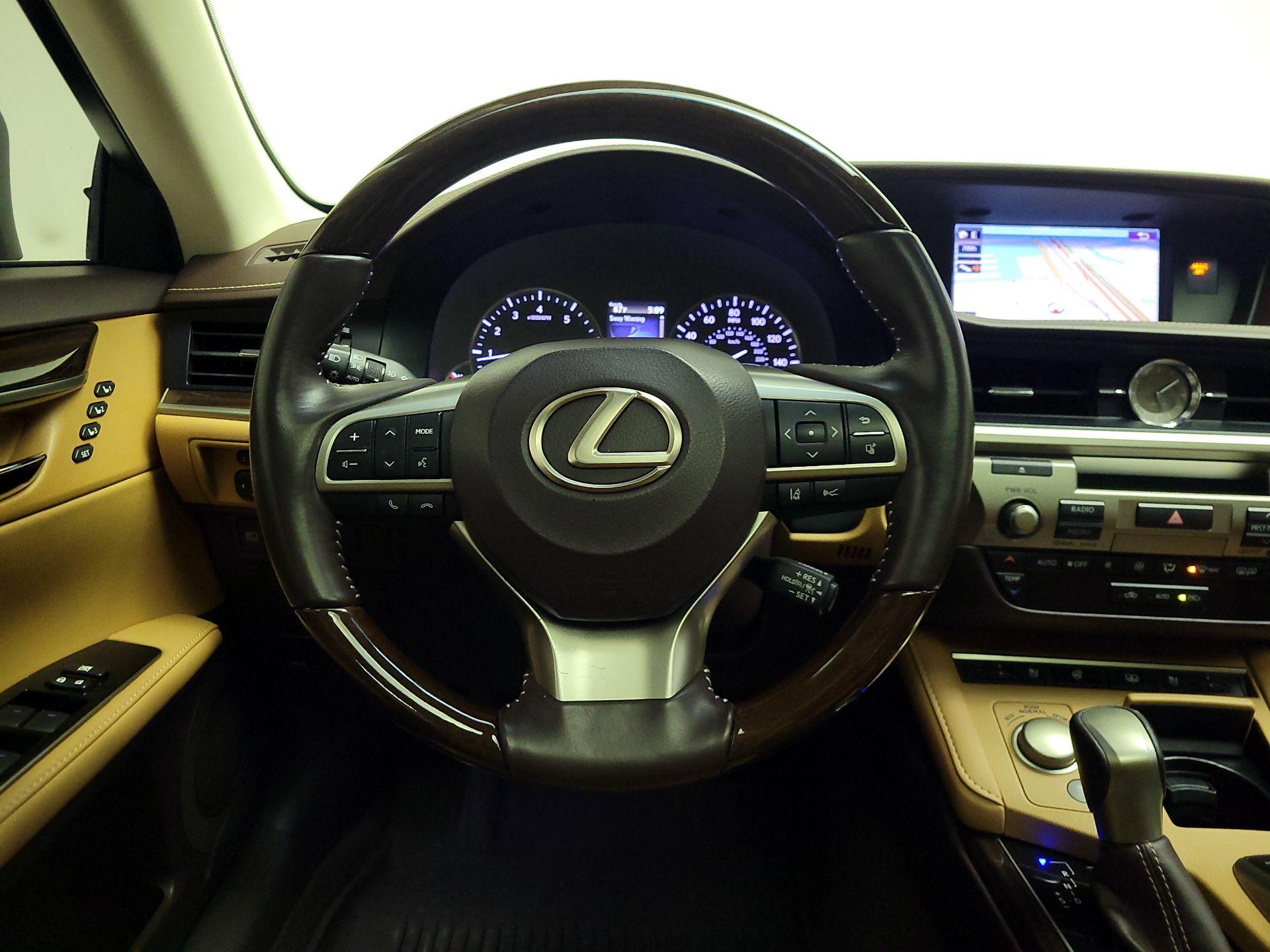 Thumbnail: 2017 Lexus ES - 10