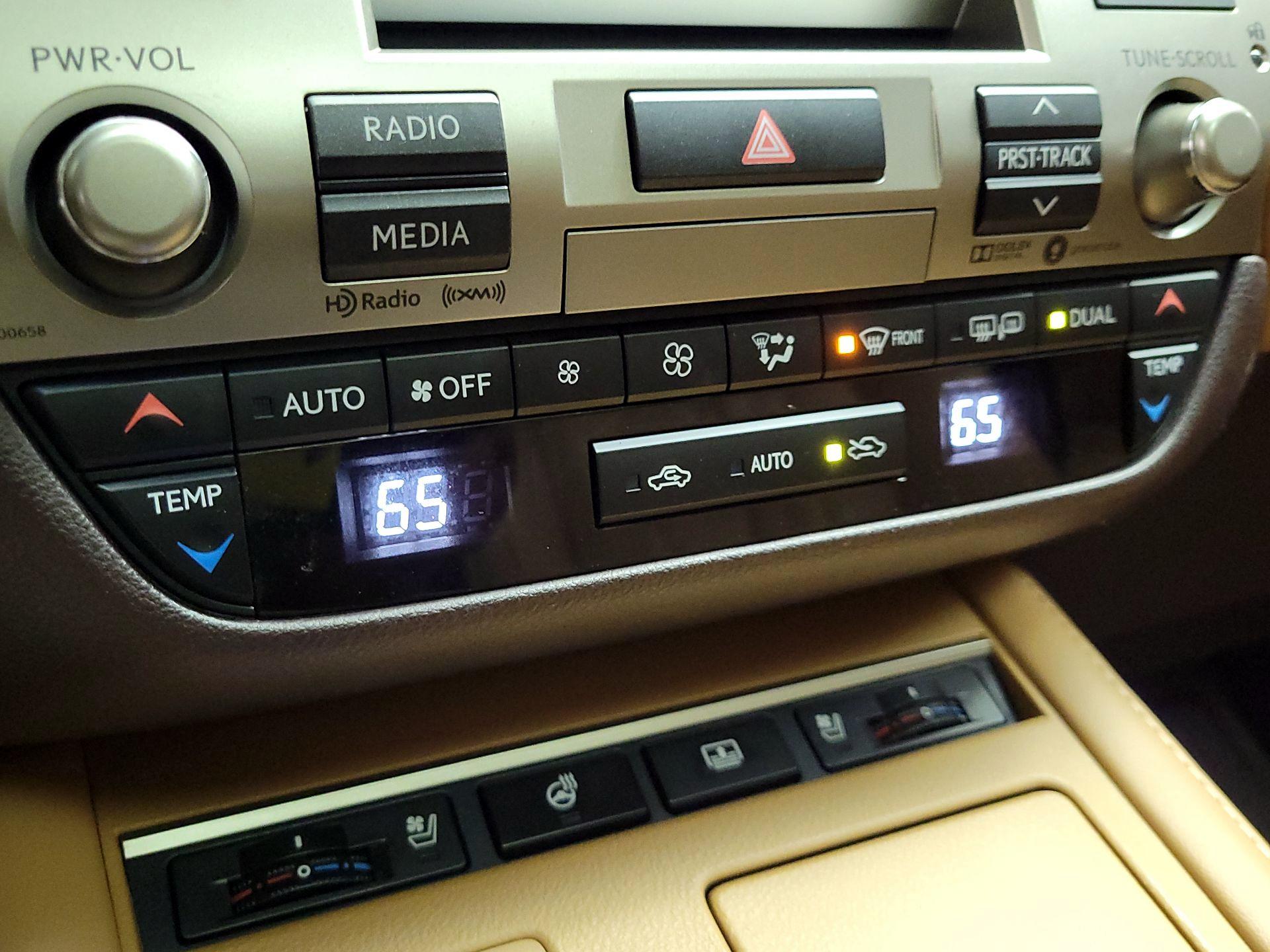 Thumbnail: 2017 Lexus ES - 17