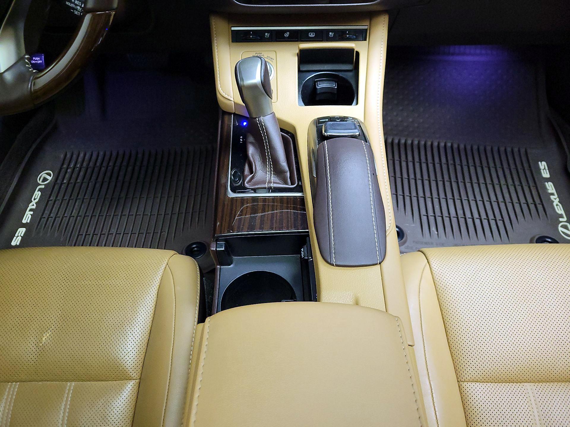 Thumbnail: 2017 Lexus ES - 18