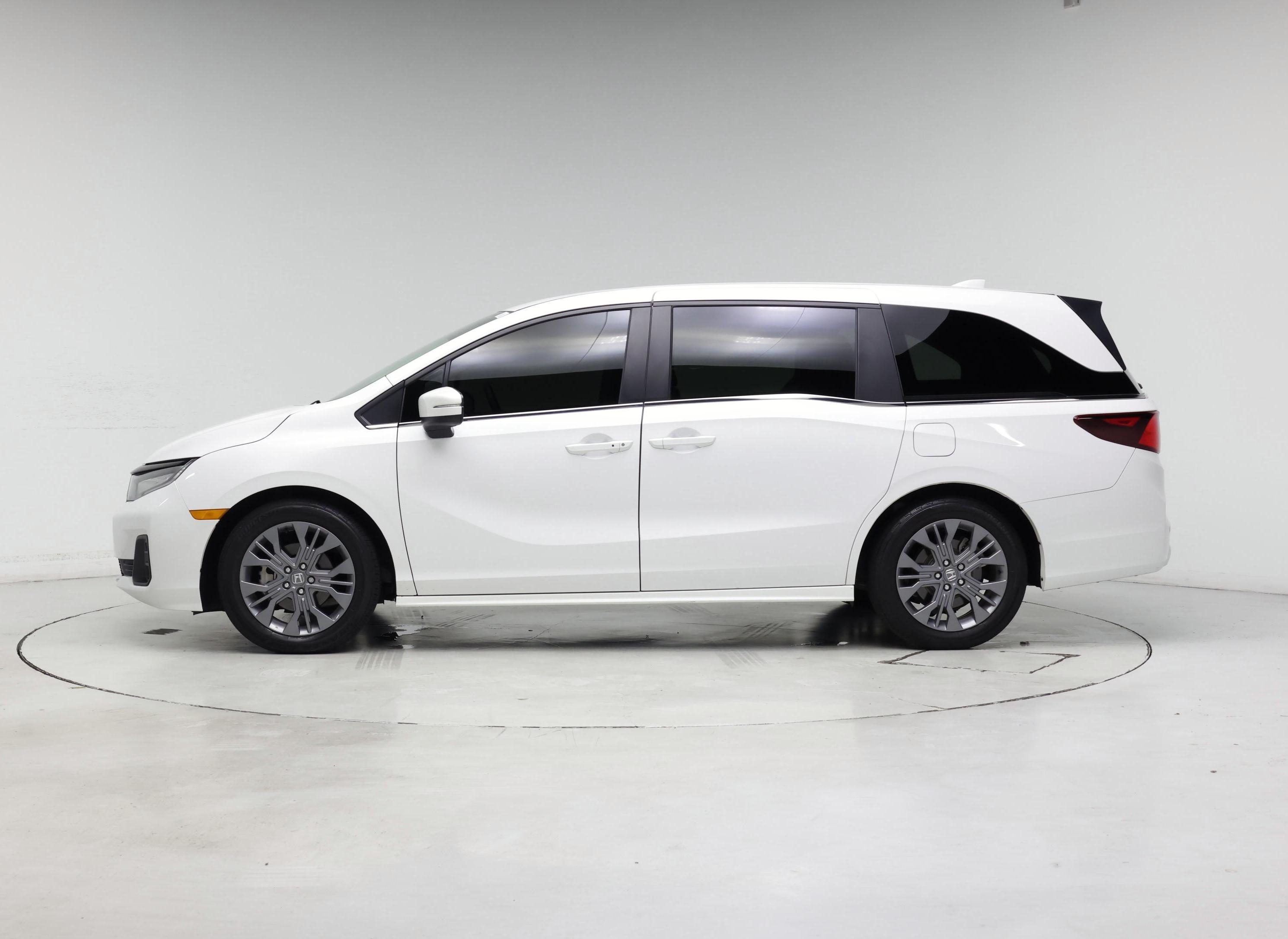 Thumbnail: 2026 Honda Odyssey - 3