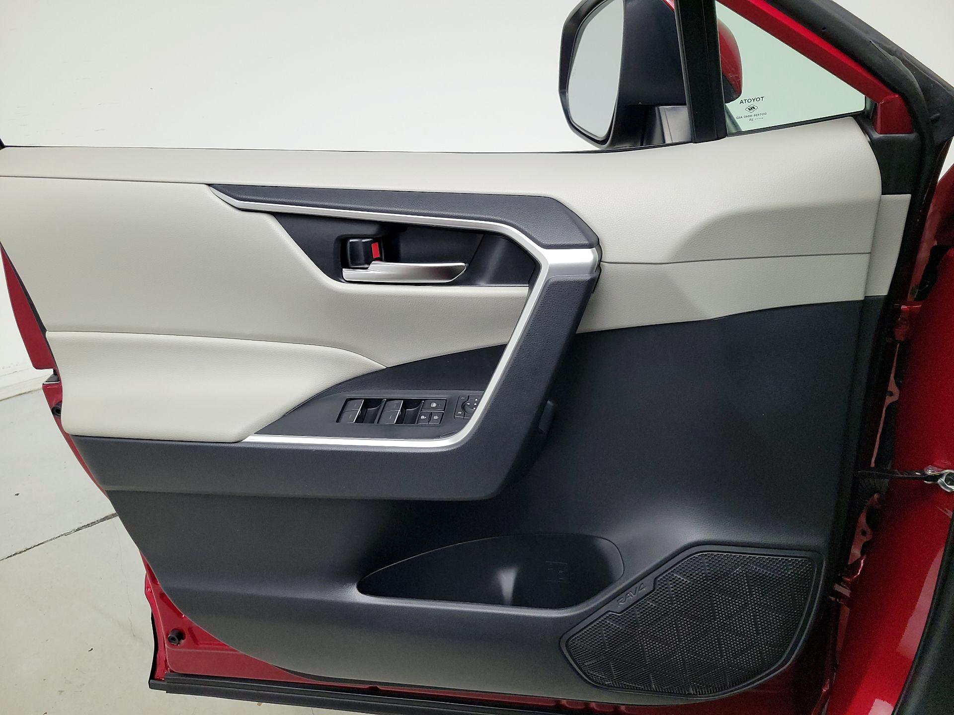 Thumbnail: 2025 Toyota RAV4 - 12