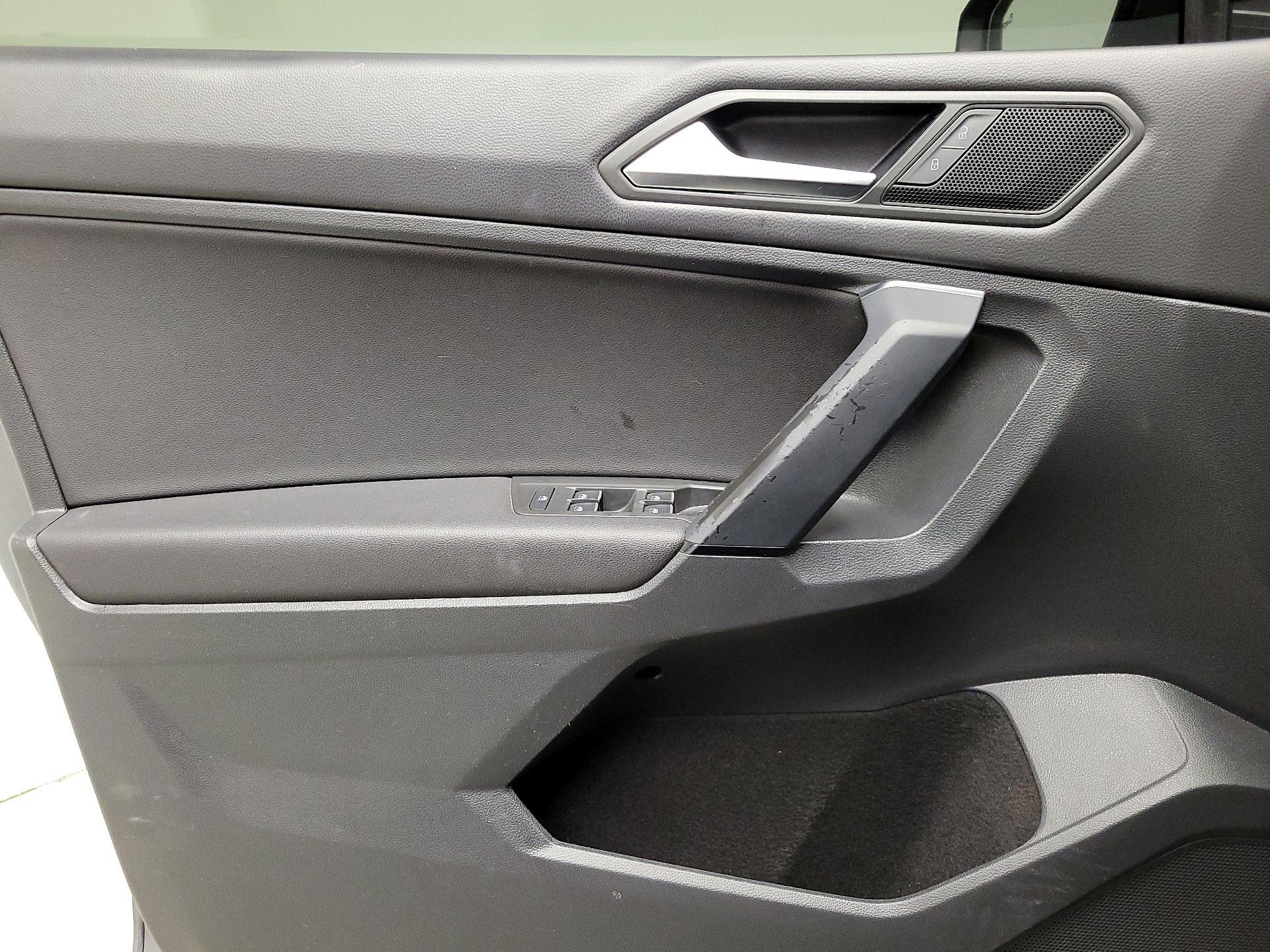 Thumbnail: 2019 Volkswagen Tiguan - 12