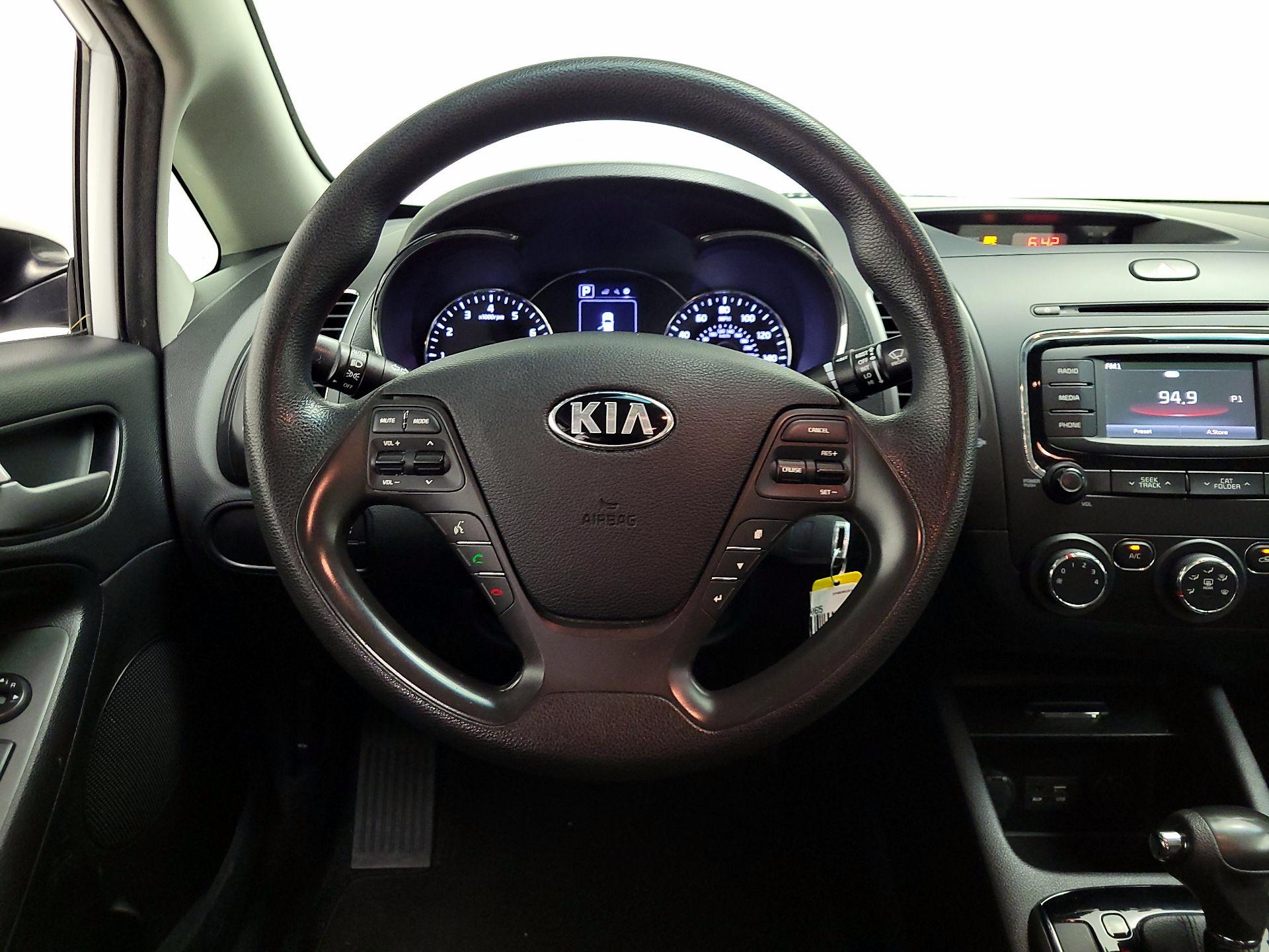 Thumbnail: 2017 Kia Forte - 10