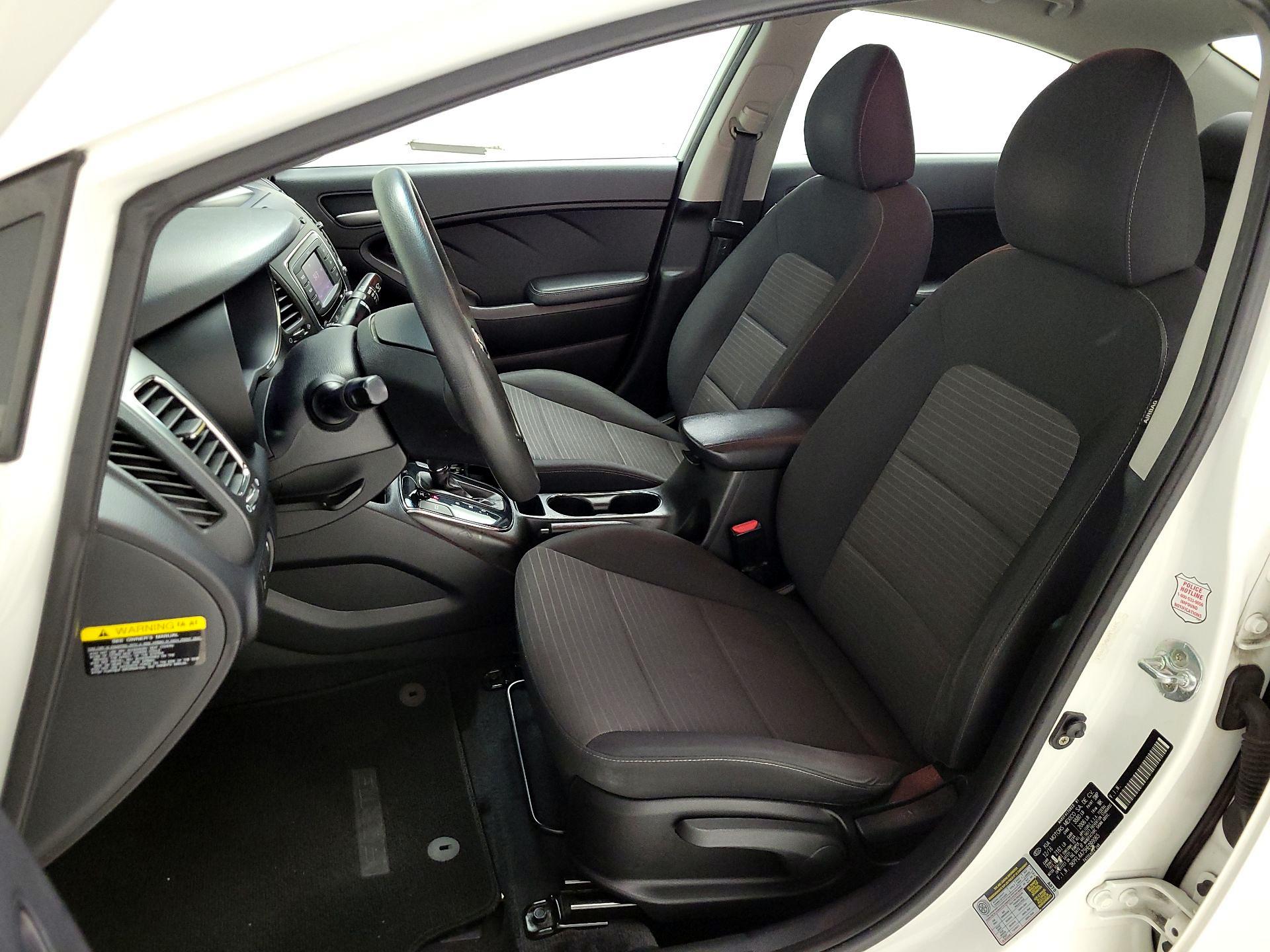 Thumbnail: 2017 Kia Forte - 11