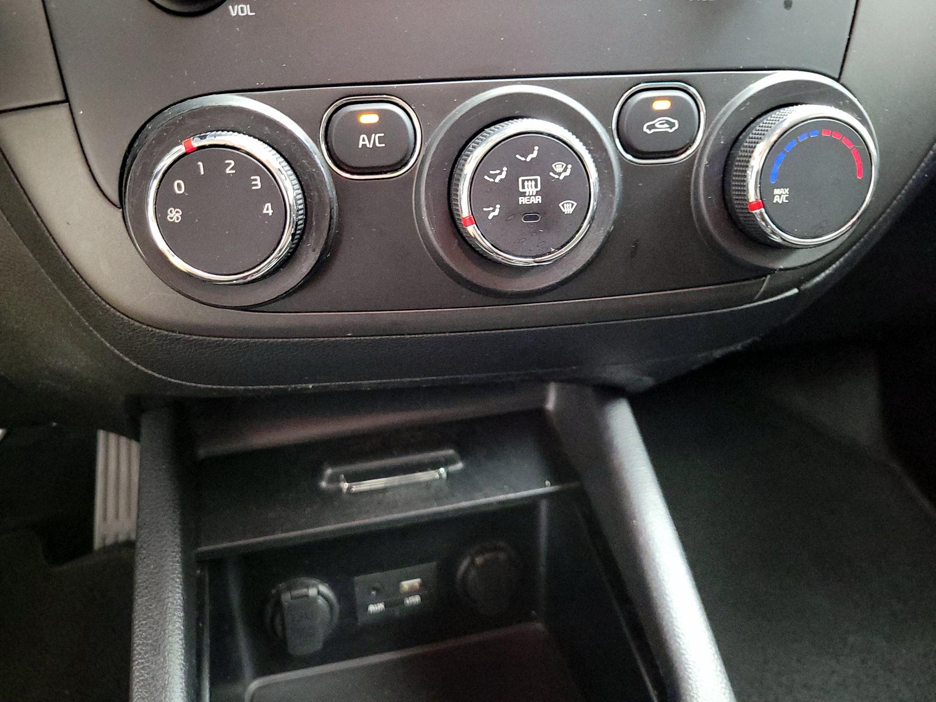 Thumbnail: 2017 Kia Forte - 16
