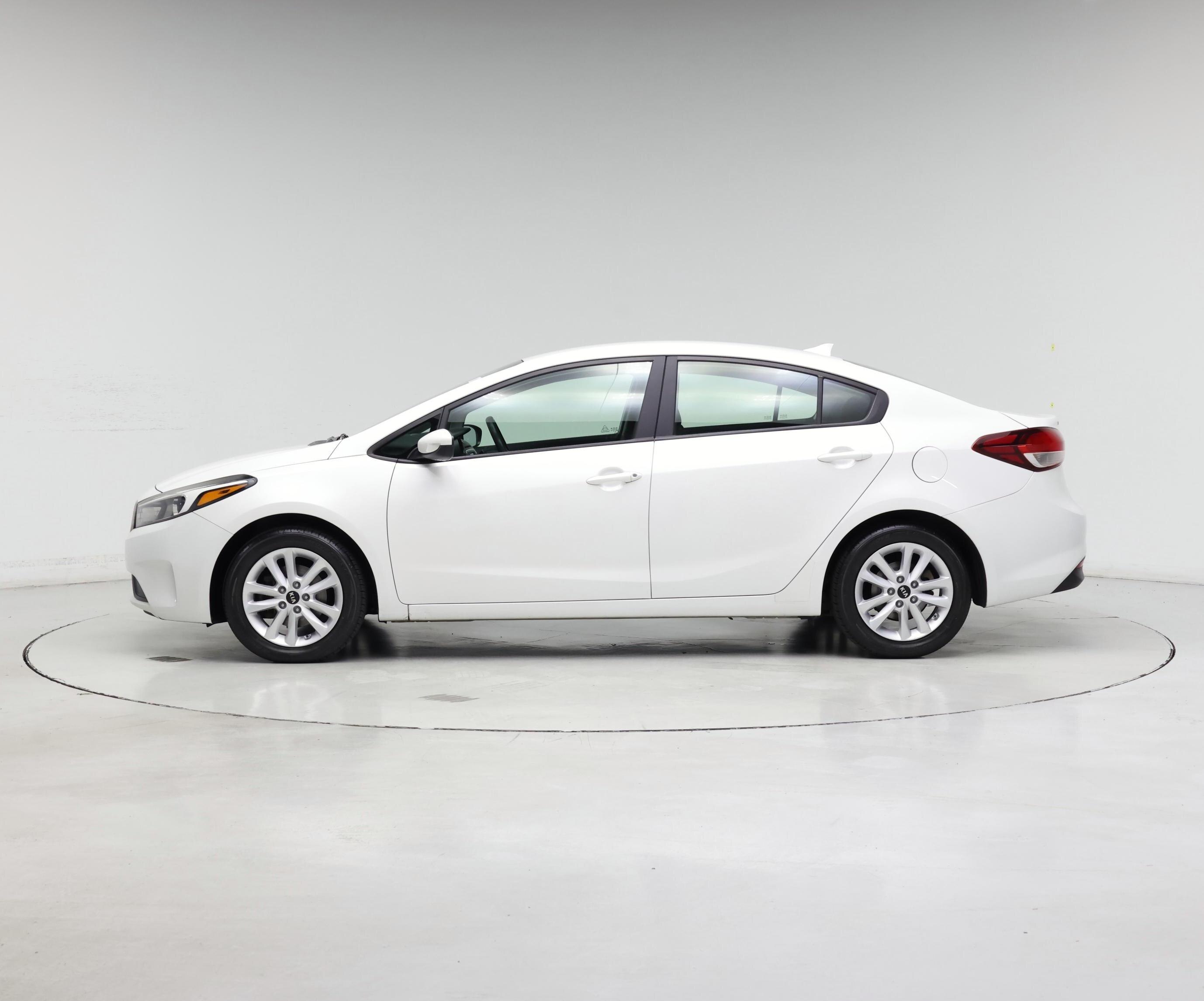 Thumbnail: 2017 Kia Forte - 3