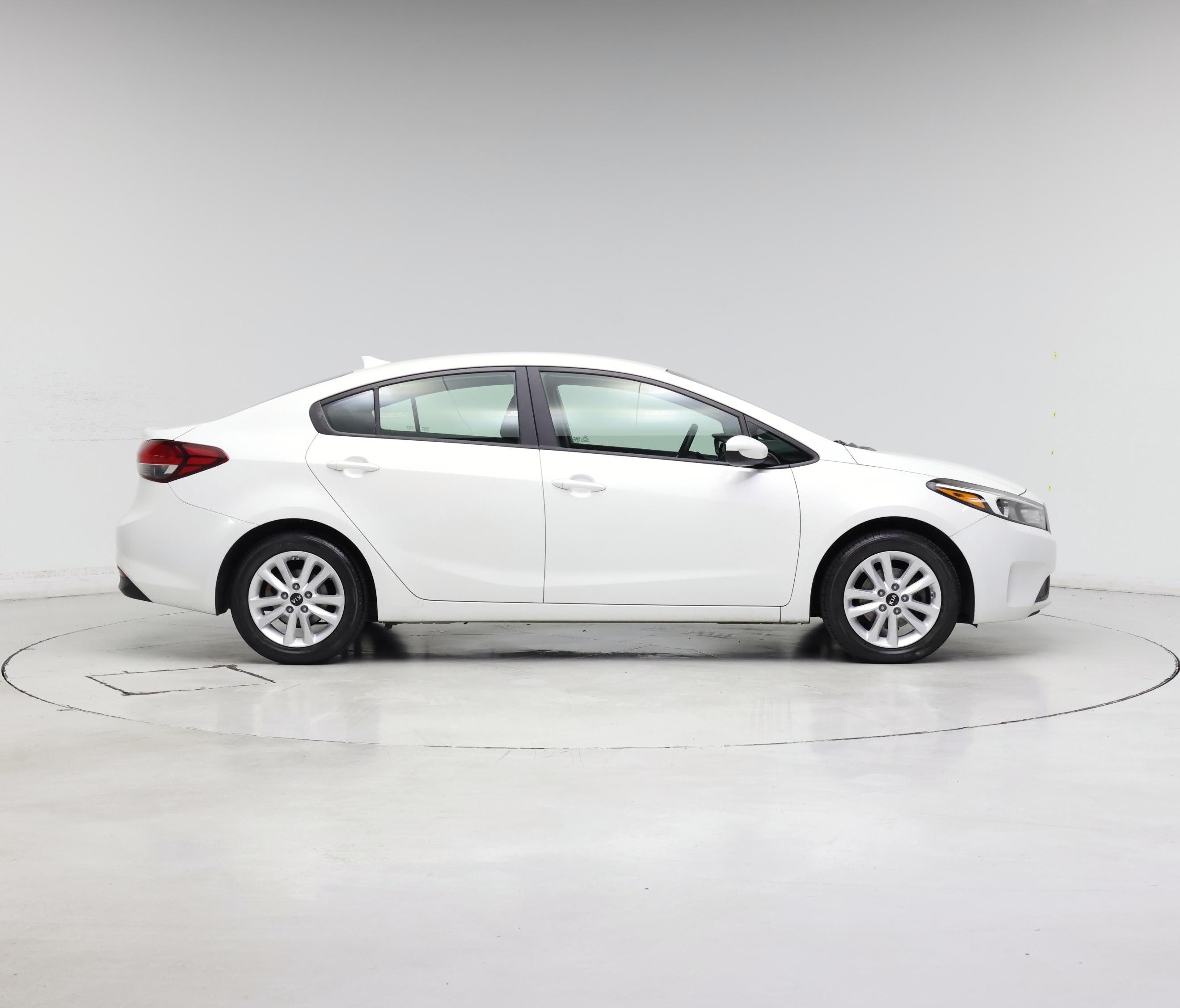 Thumbnail: 2017 Kia Forte - 7