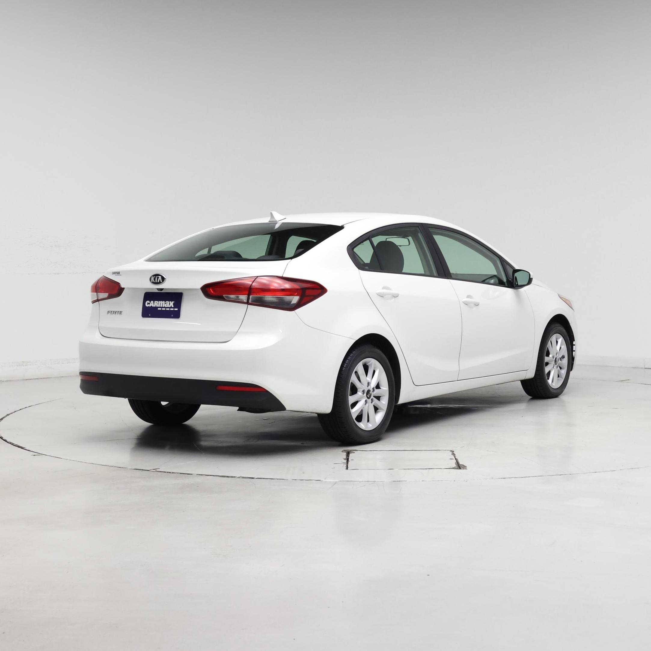 Thumbnail: 2017 Kia Forte - 8