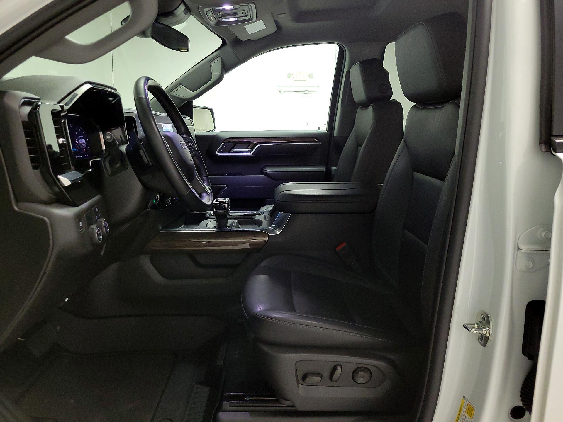 Thumbnail: 2025 Chevrolet Silverado 1500 - 11