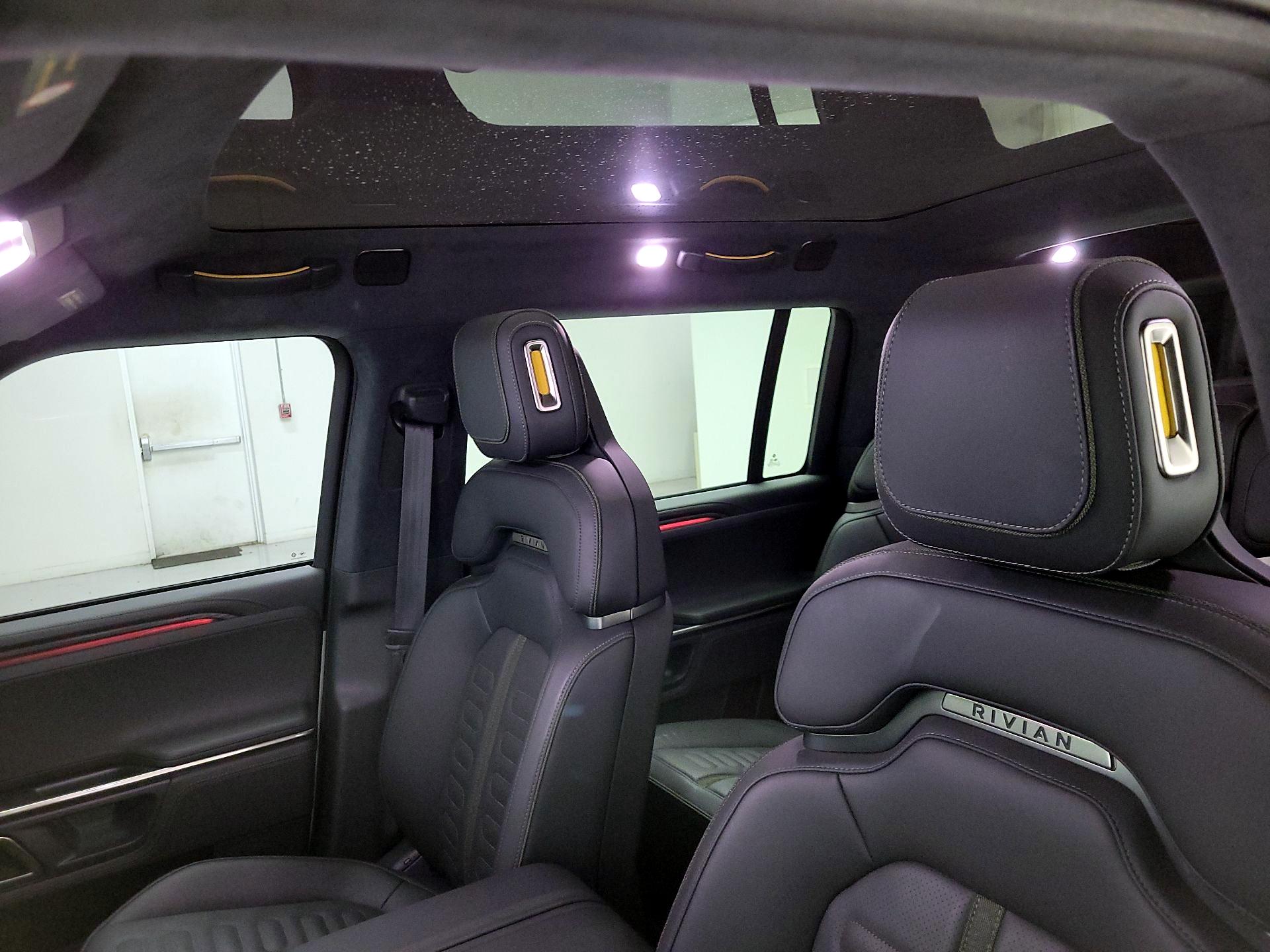 Thumbnail: 2023 Rivian R1S - 19