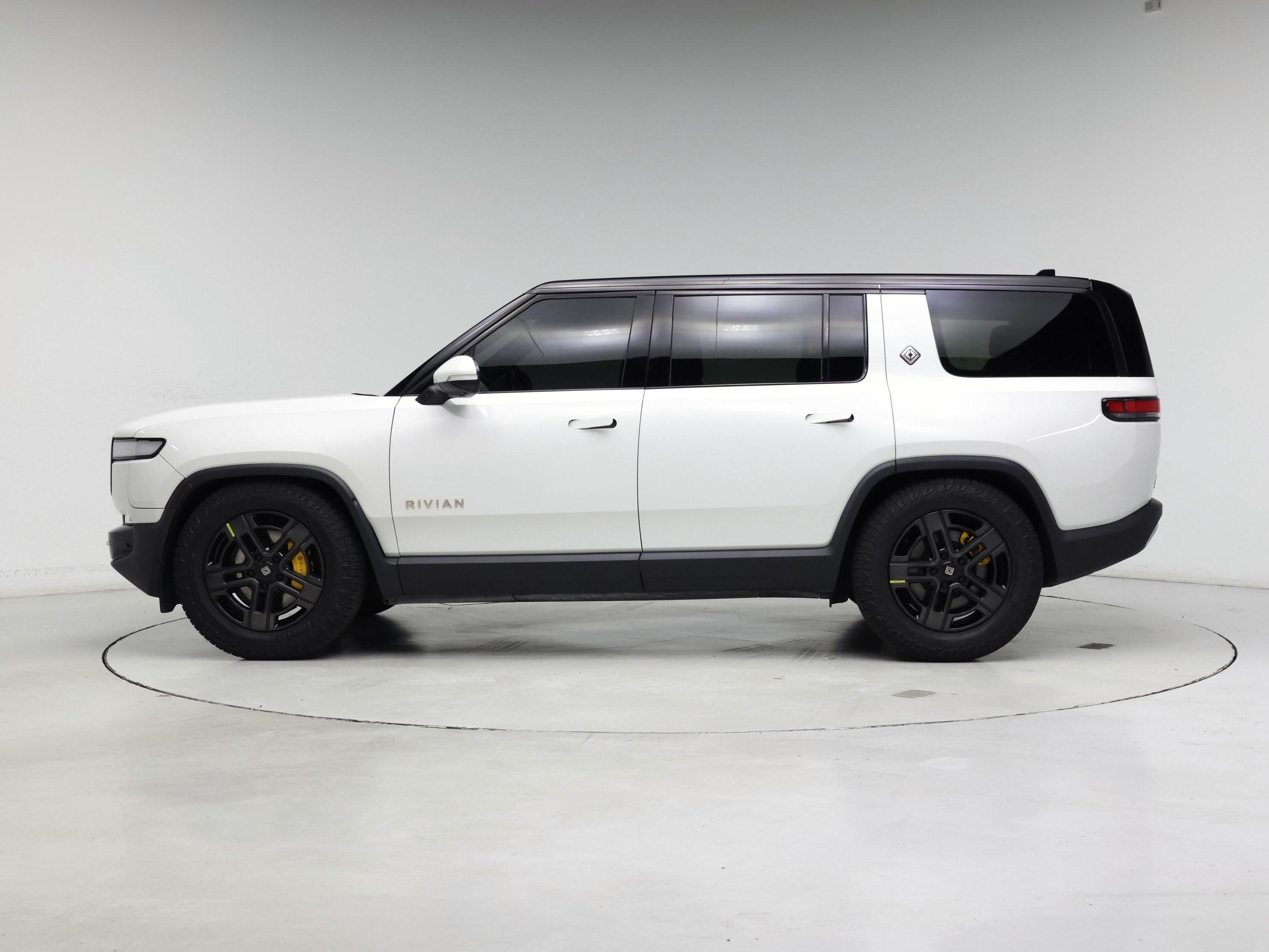 Thumbnail: 2023 Rivian R1S - 3