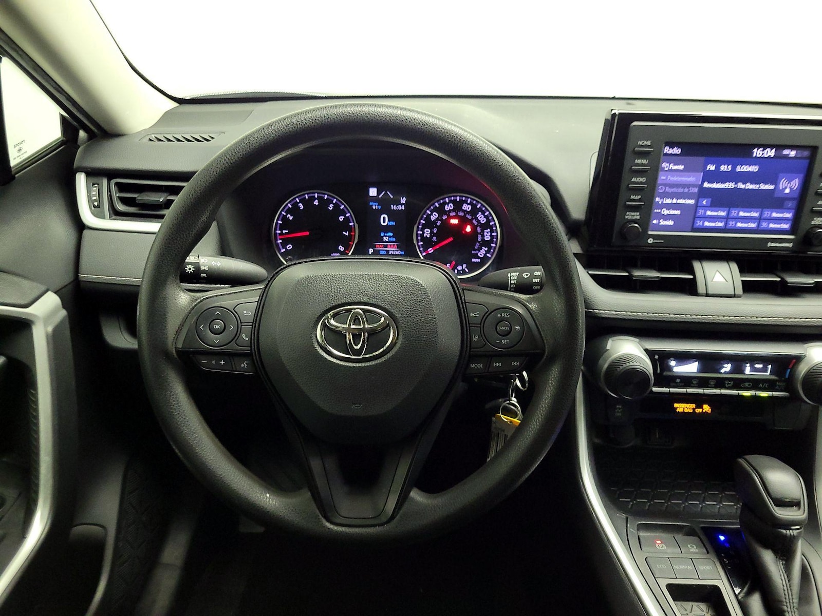 2022 Toyota RAV4 LE - Photo 11