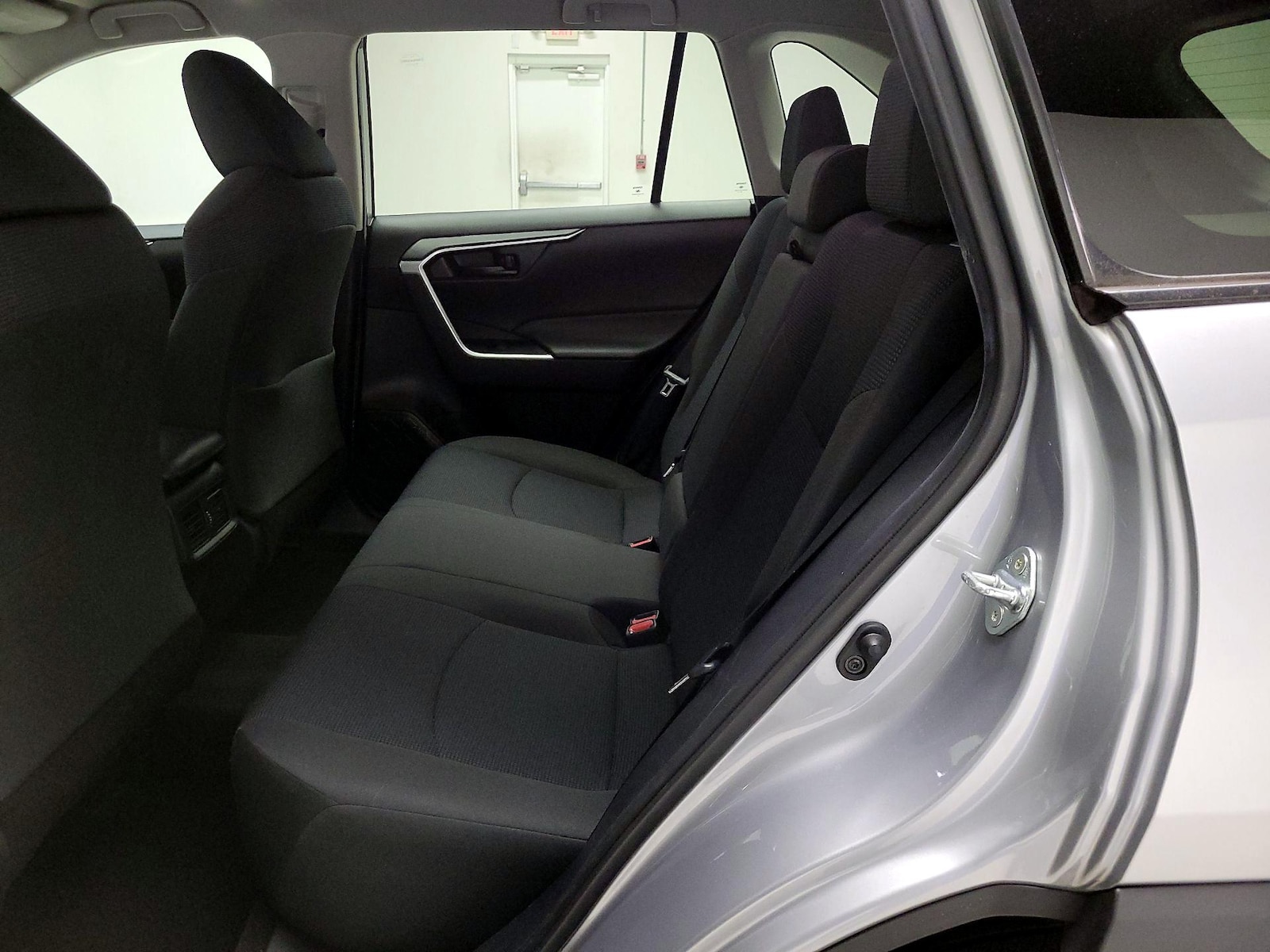 2022 Toyota RAV4 LE - Photo 20