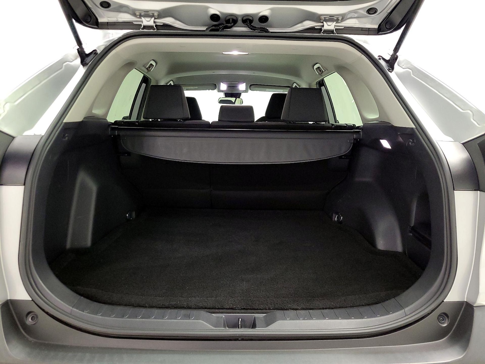 2022 Toyota RAV4 LE - Photo 21