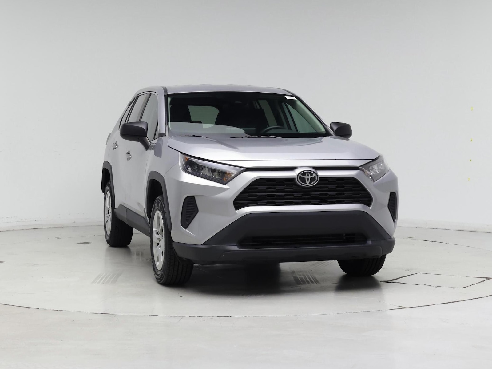 2022 Toyota RAV4 LE - Photo 6