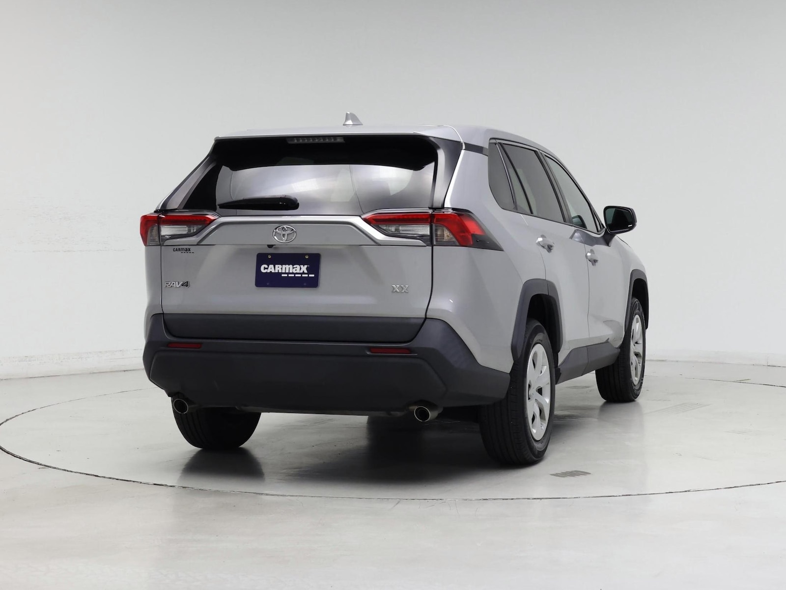 2022 Toyota RAV4 LE - Photo 9
