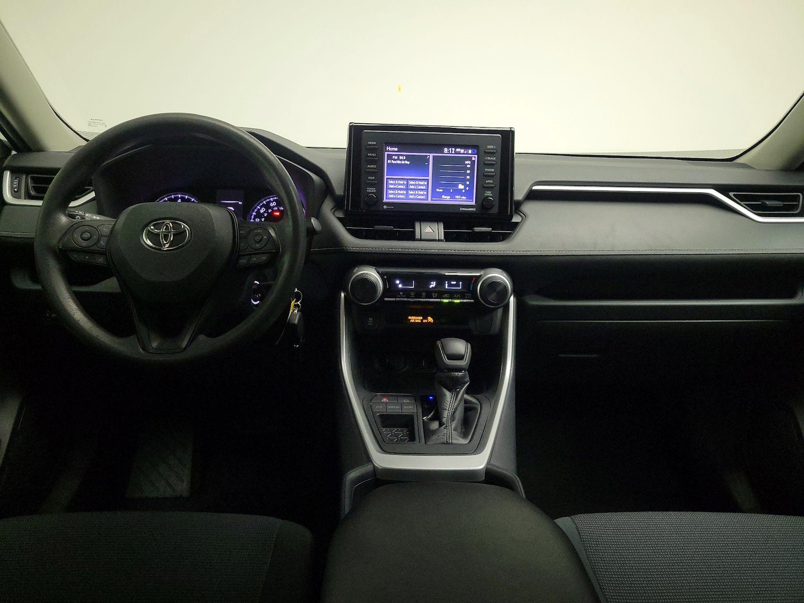 2020 Toyota RAV4 LE - Photo 10