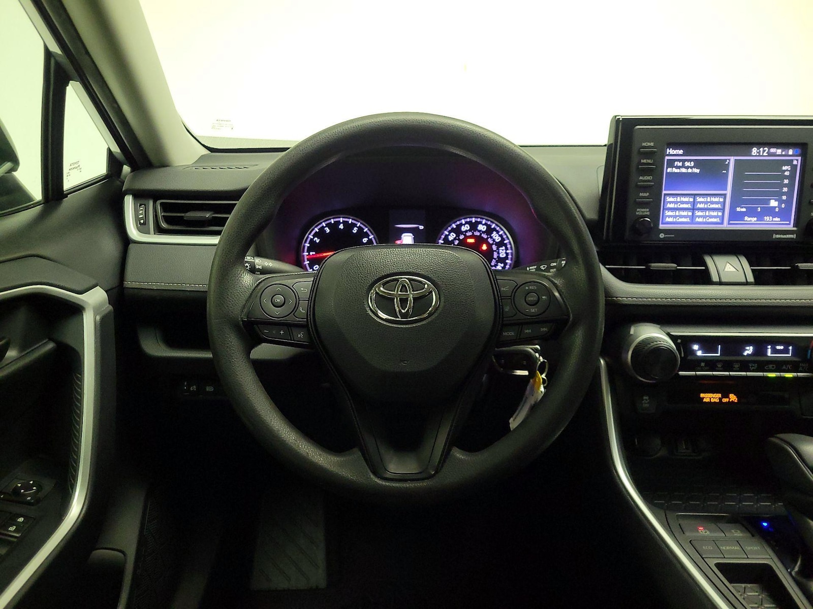2020 Toyota RAV4 LE - Photo 11