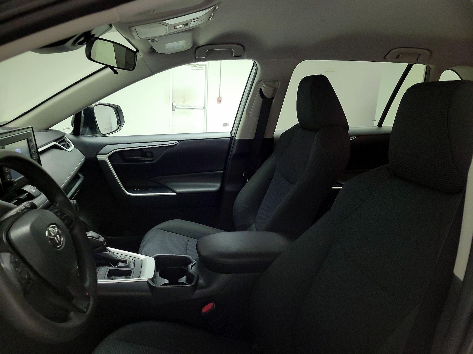 2020 Toyota RAV4 LE - Photo 12
