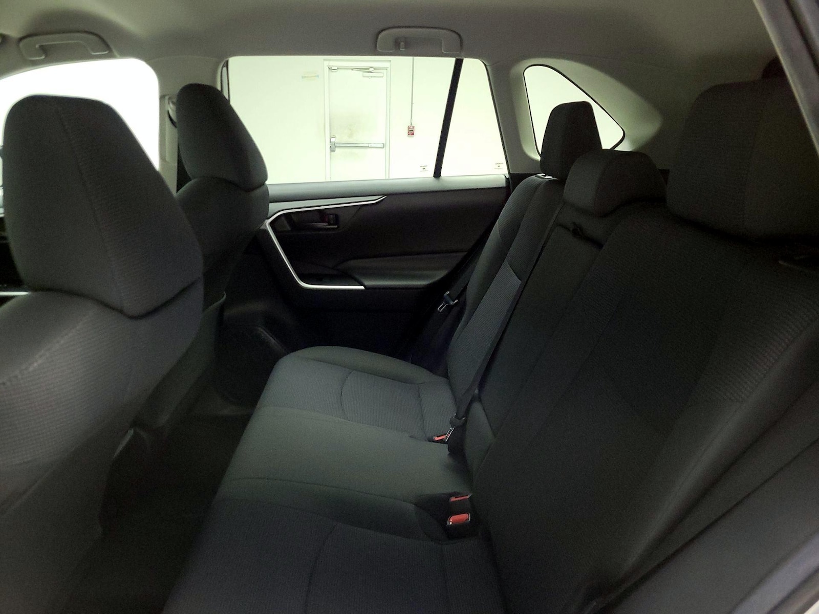 2020 Toyota RAV4 LE - Photo 20