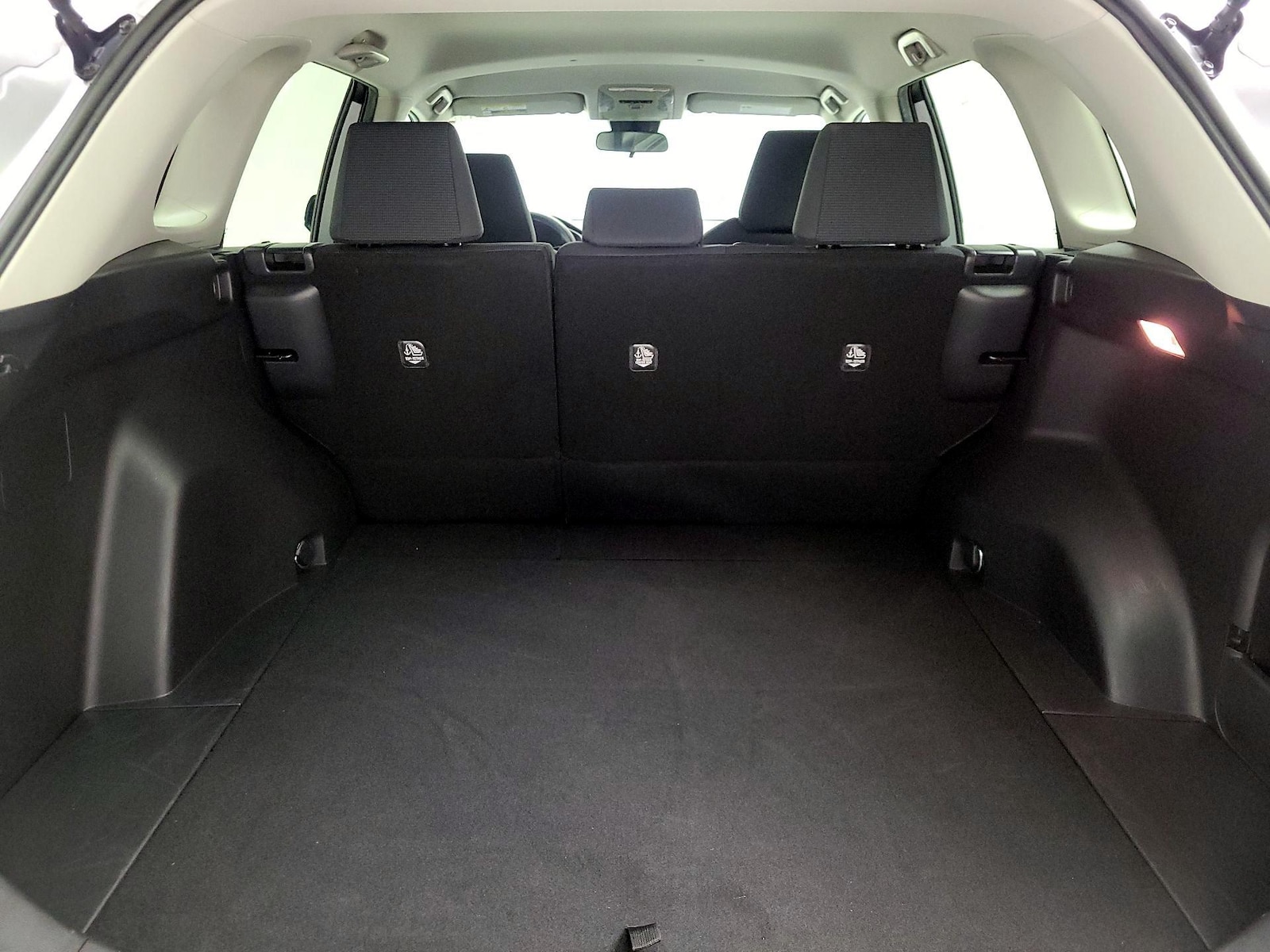 2020 Toyota RAV4 LE - Photo 21