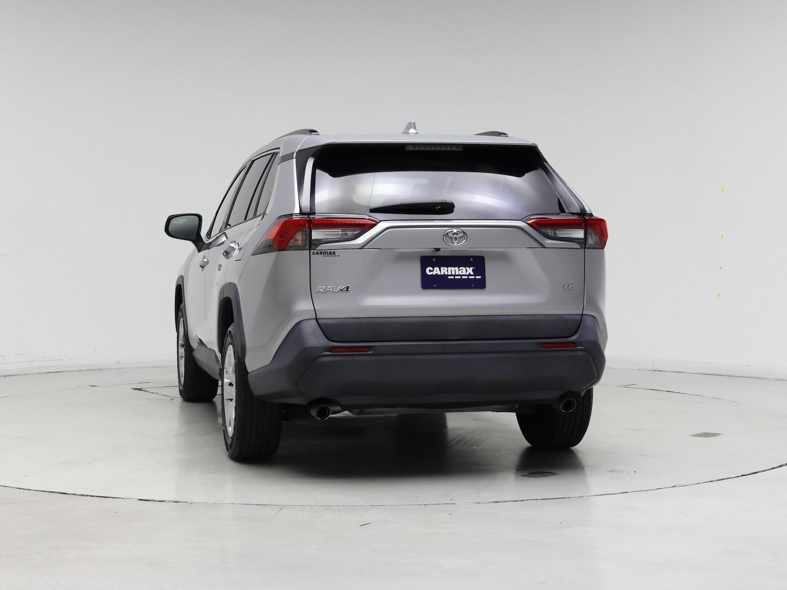 2020 Toyota RAV4 LE - Photo 7