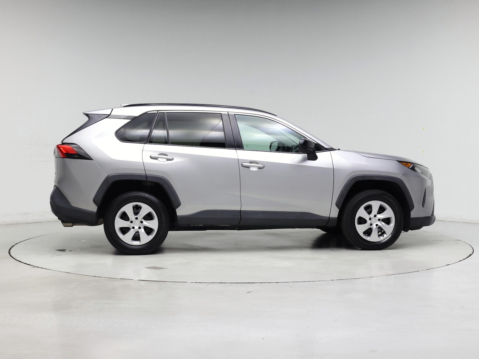 2020 Toyota RAV4 LE - Photo 8
