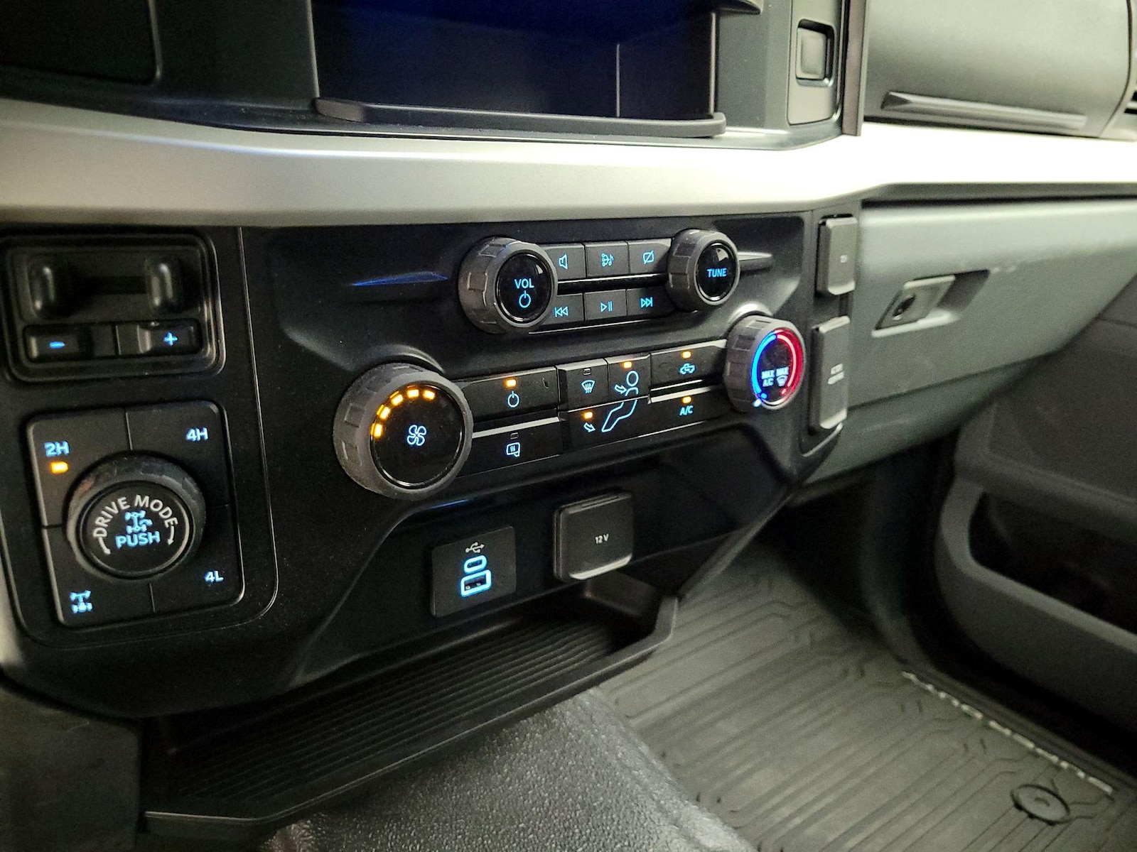 2024 Ford F-350 Super Duty XLT - Photo 17