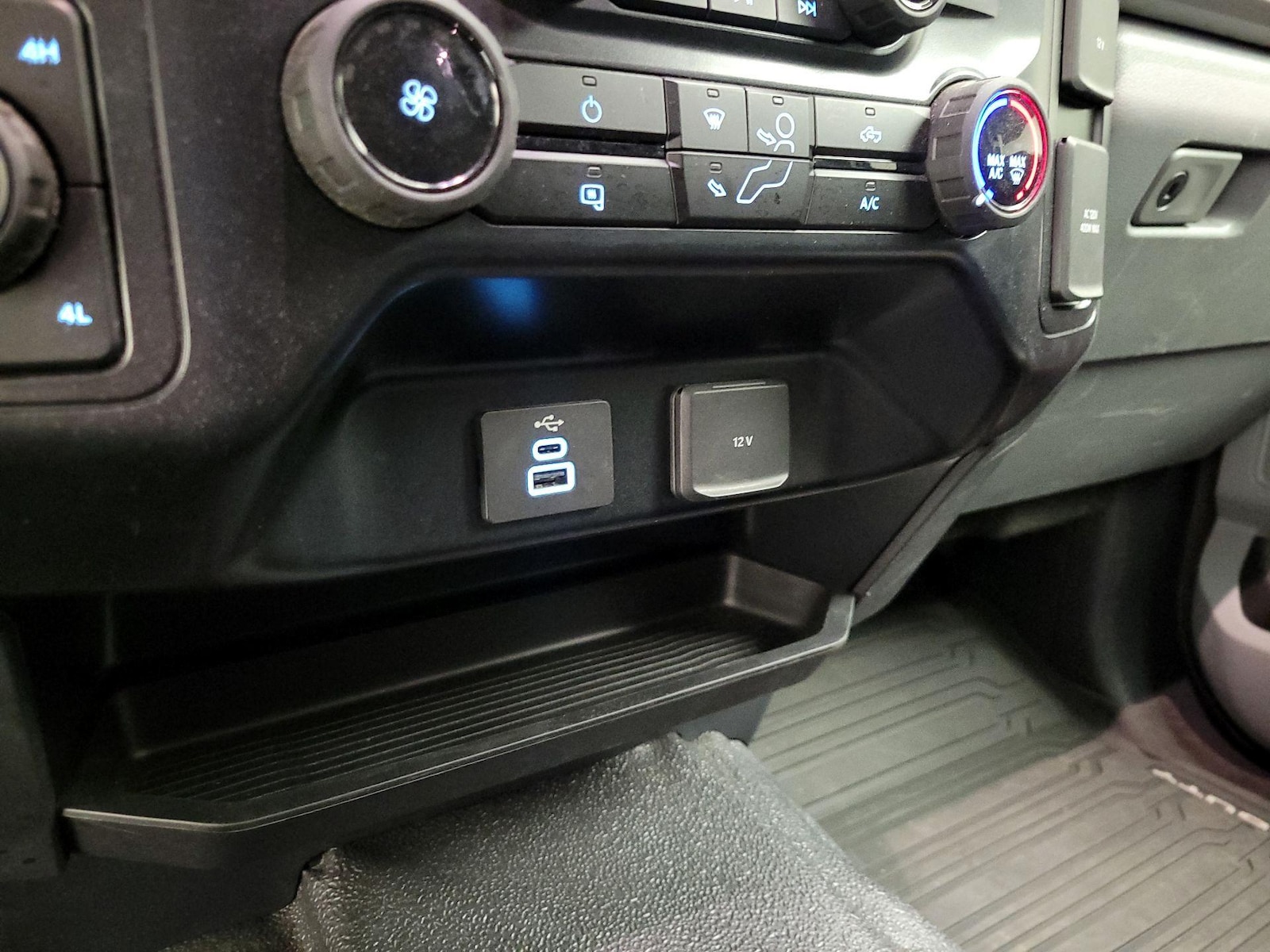 2024 Ford F-350 Super Duty XLT - Photo 19
