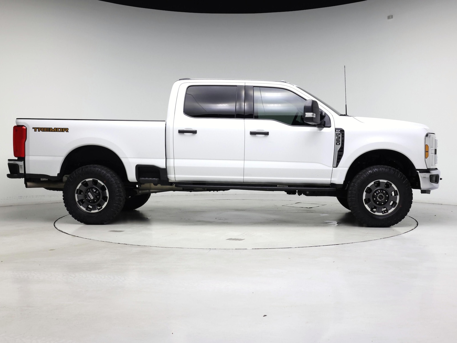 2024 Ford F-350 Super Duty XLT - Photo 8
