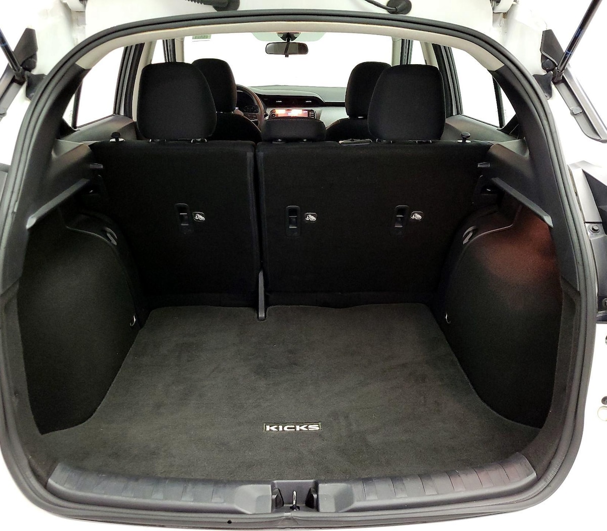 Trunk/Cargo (Seats Up)