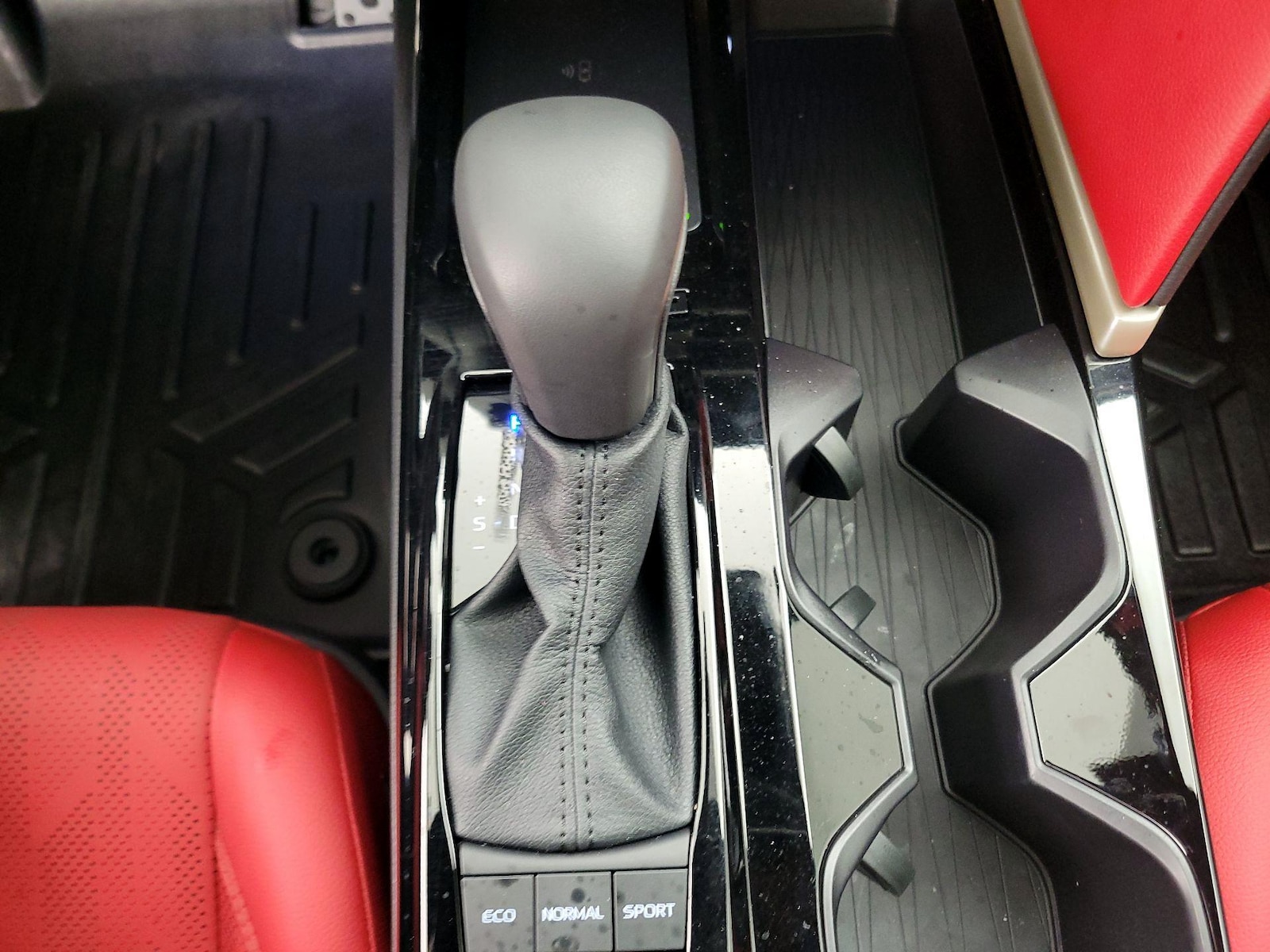 2025 Toyota Camry XSE - Photo 18